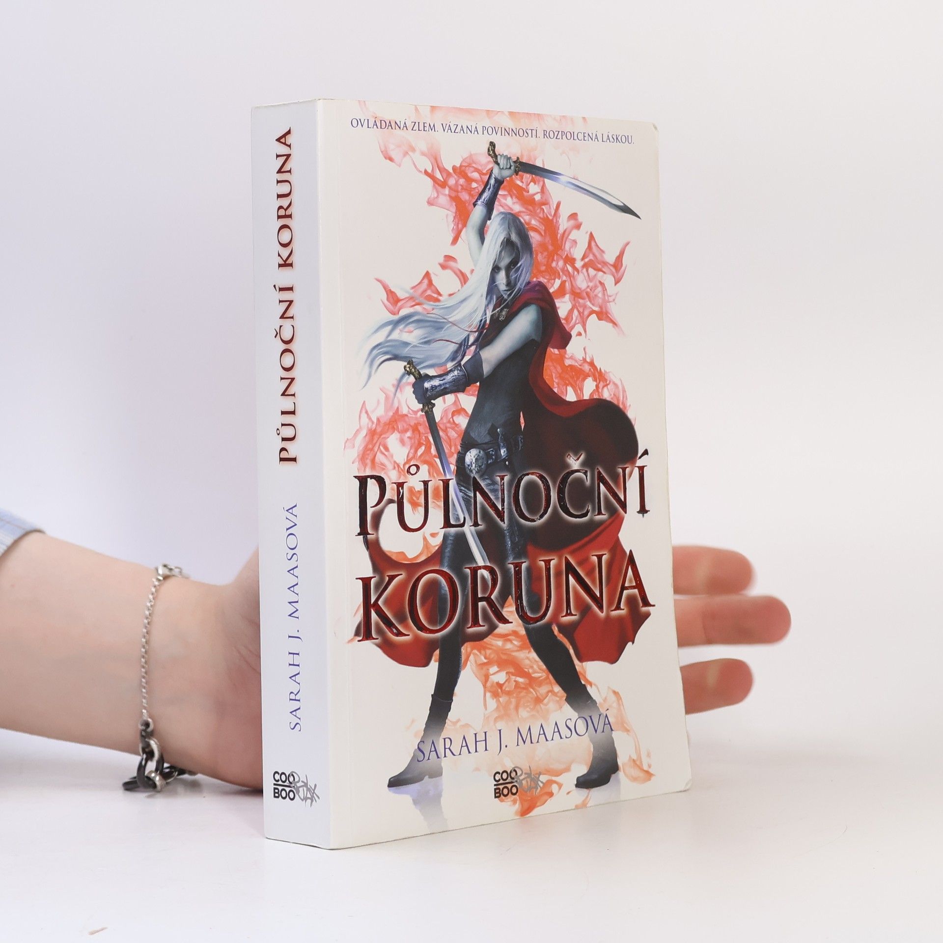 Sarah J. Maas Půlnoční koruna