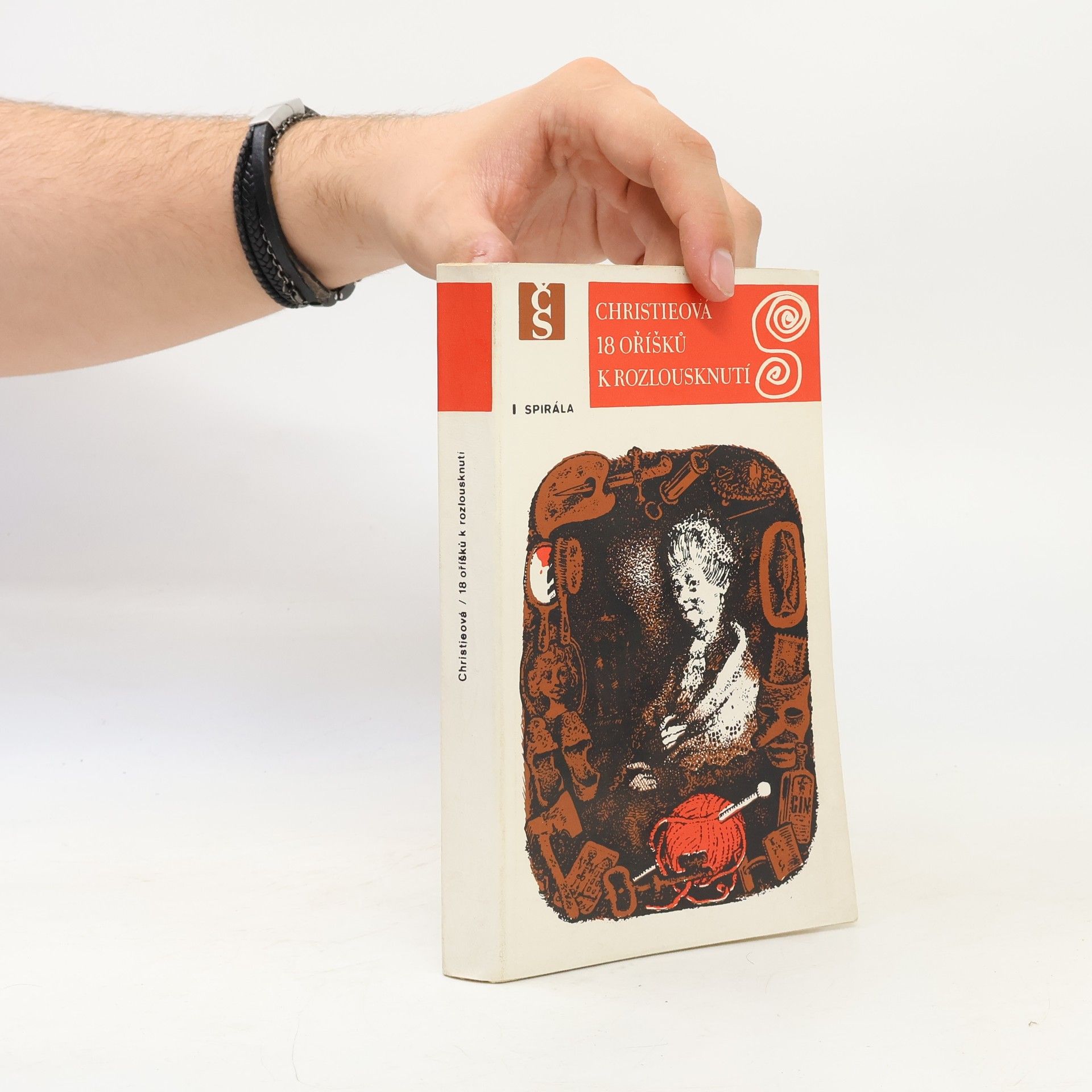 Agatha Christie 18 oříšků k rozlousknutí