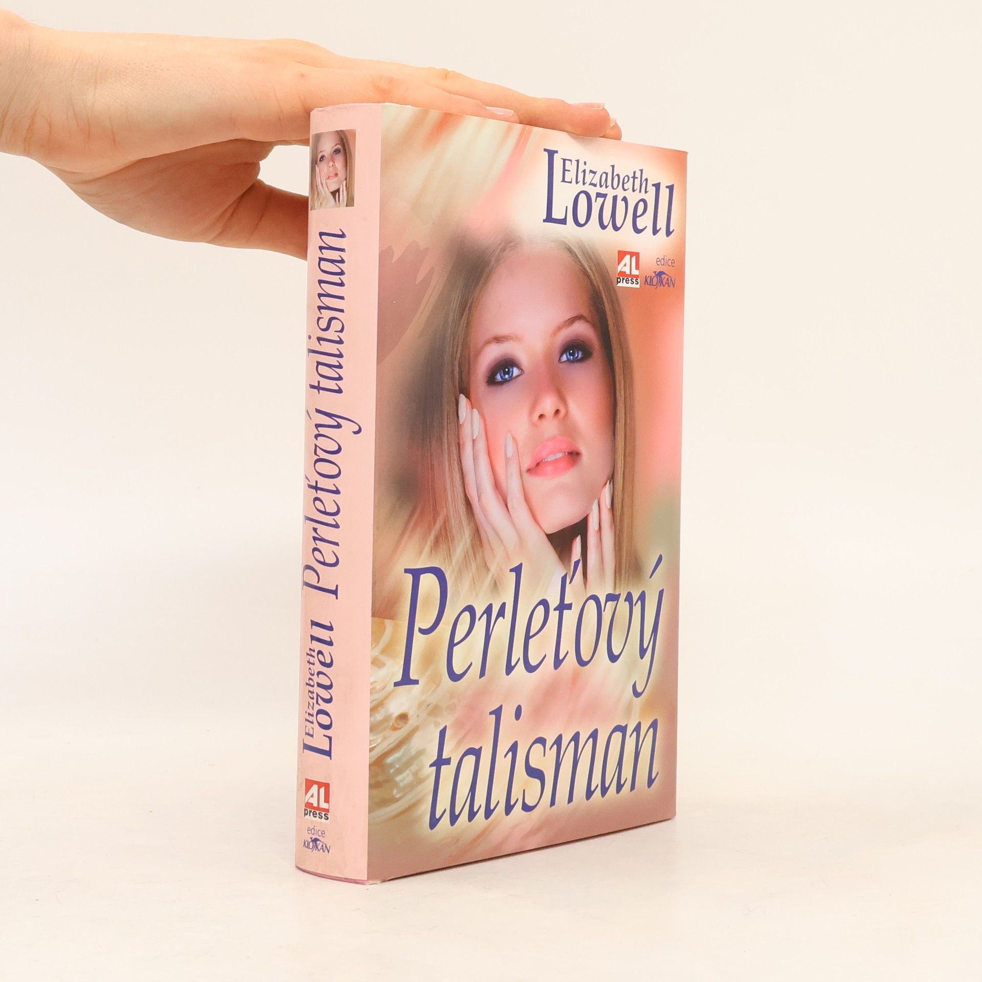 Ann Maxwell Perleťový talisman