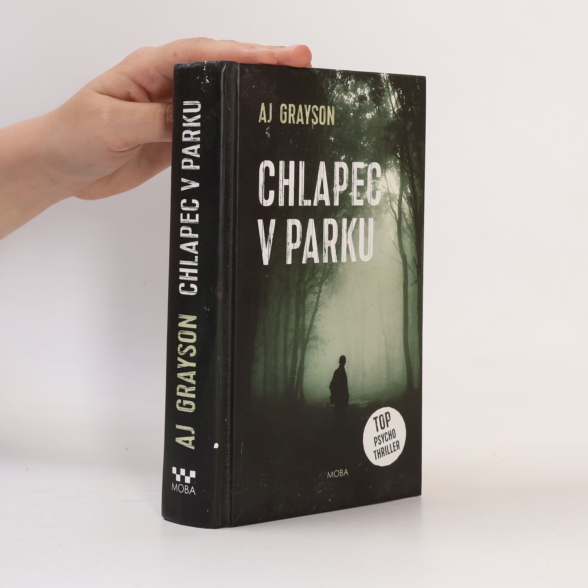 Chlapec v parku