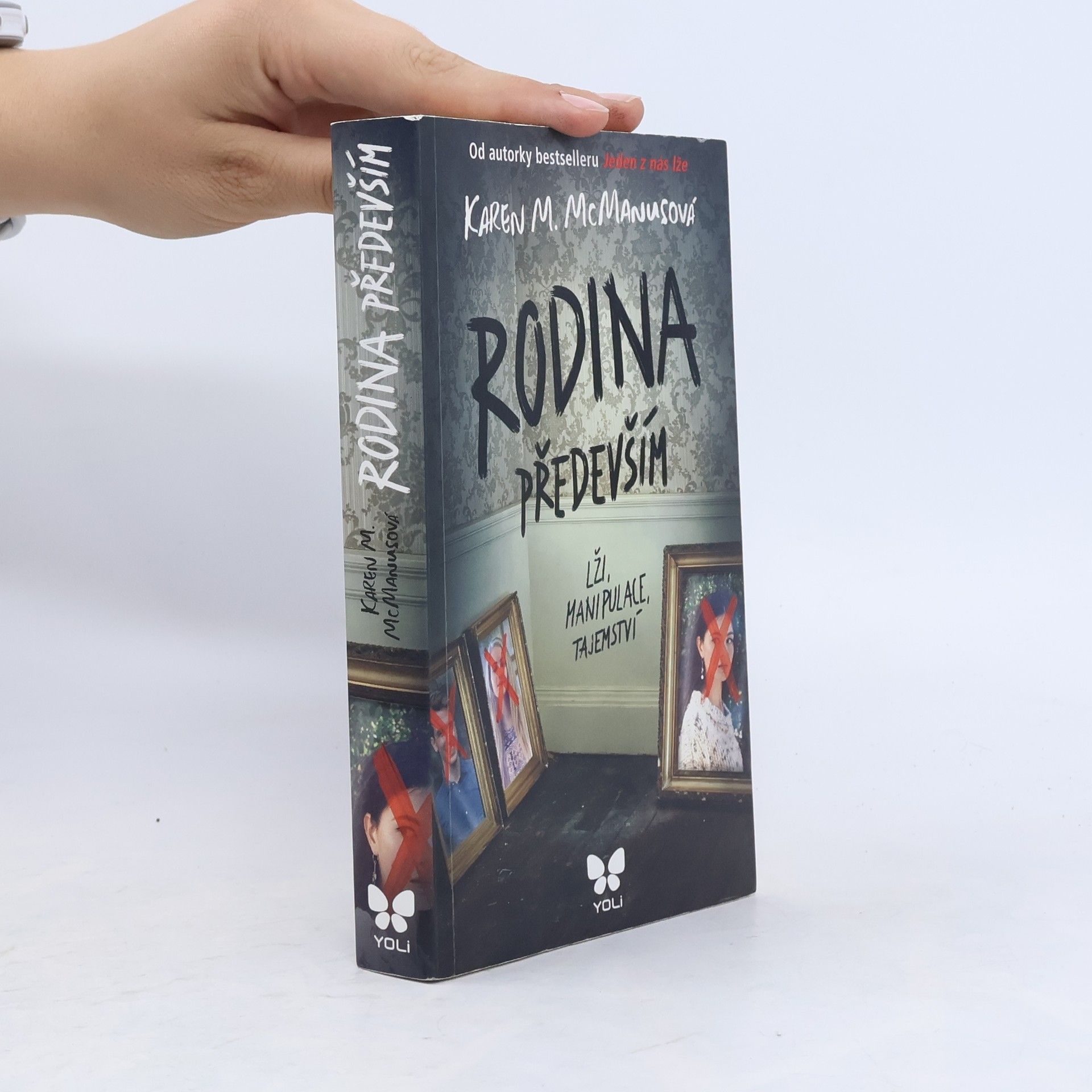 Karen M. McManus Rodina především