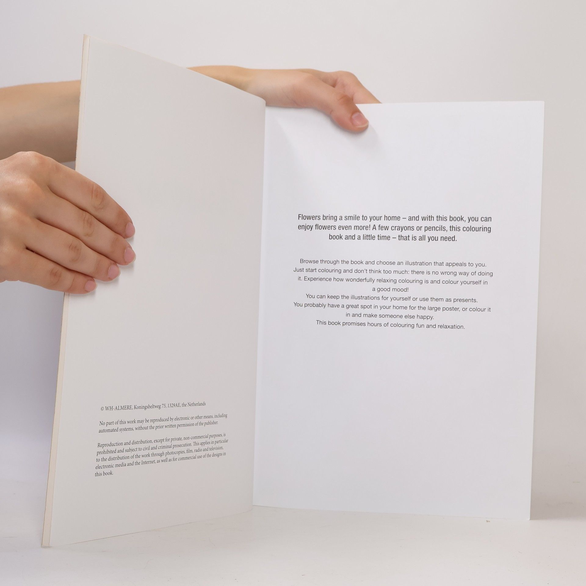 Collectif d'auteurs Flowers: Colouring Book + Poster