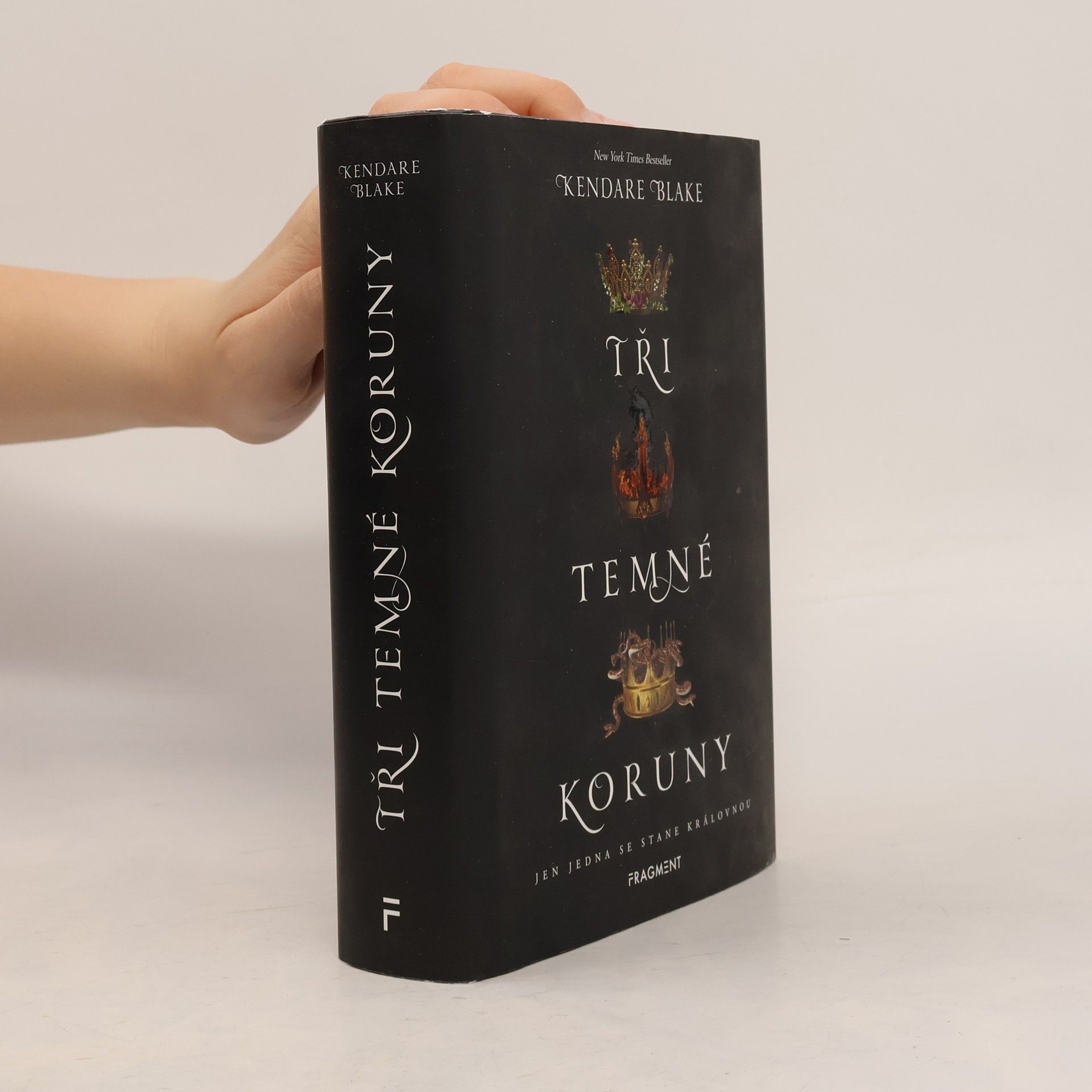 Kendare Blake Tři temné koruny
