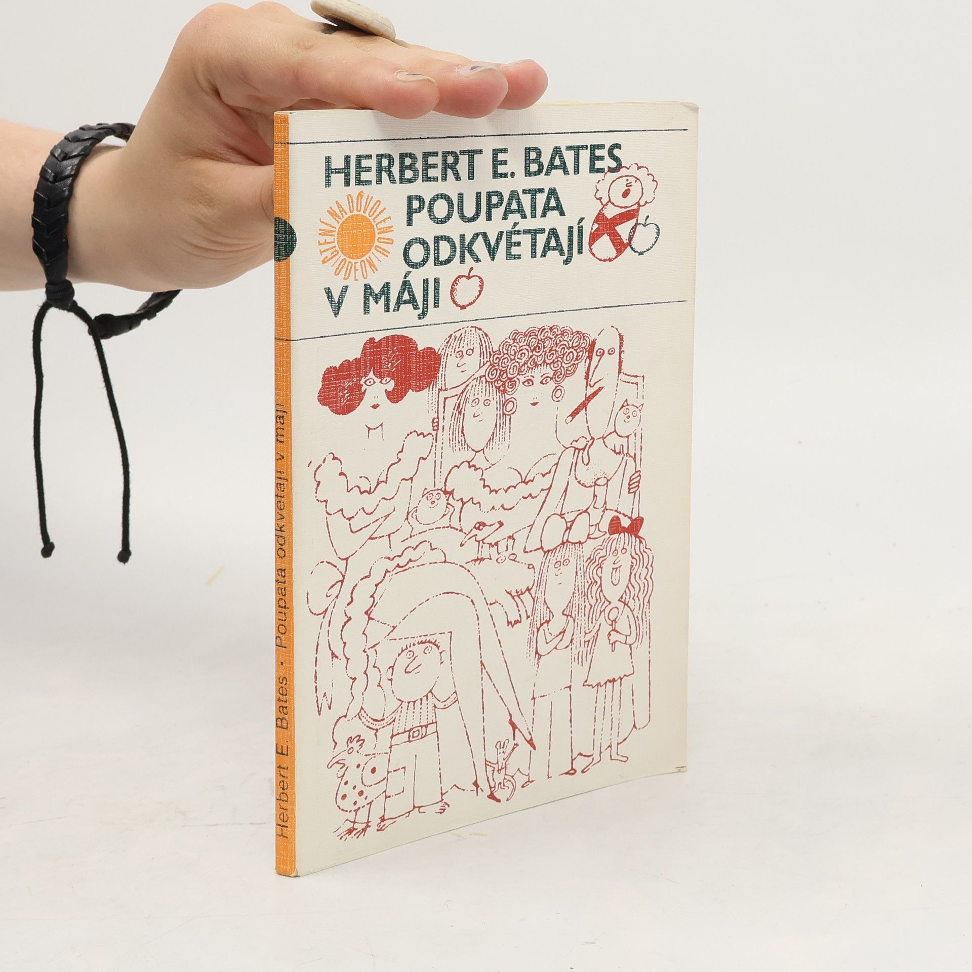 Herbert Ernest Bates Poupata odkvétají v máji
