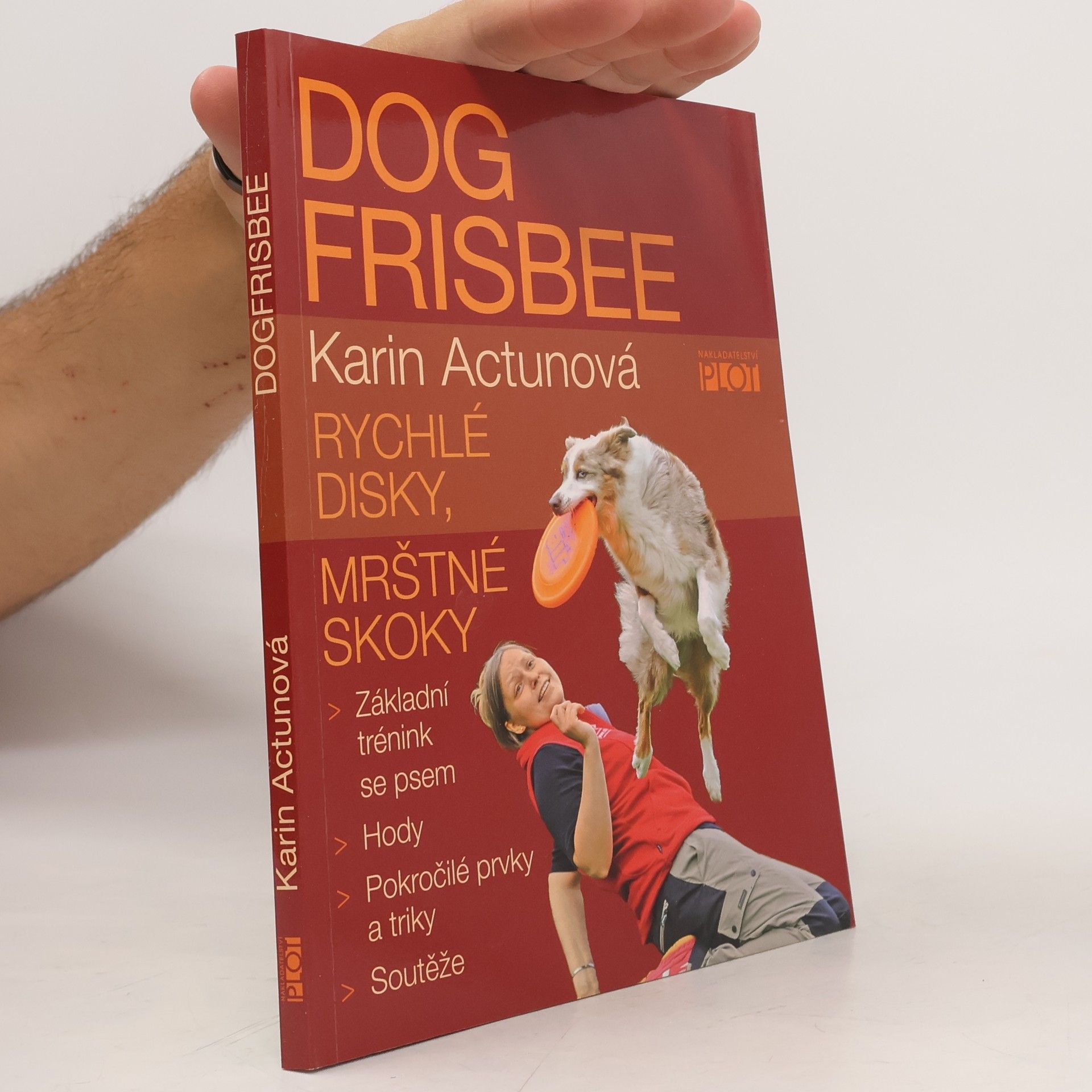 Karin Actun Dogfrisbee: rychlé disky, mrštné skoky