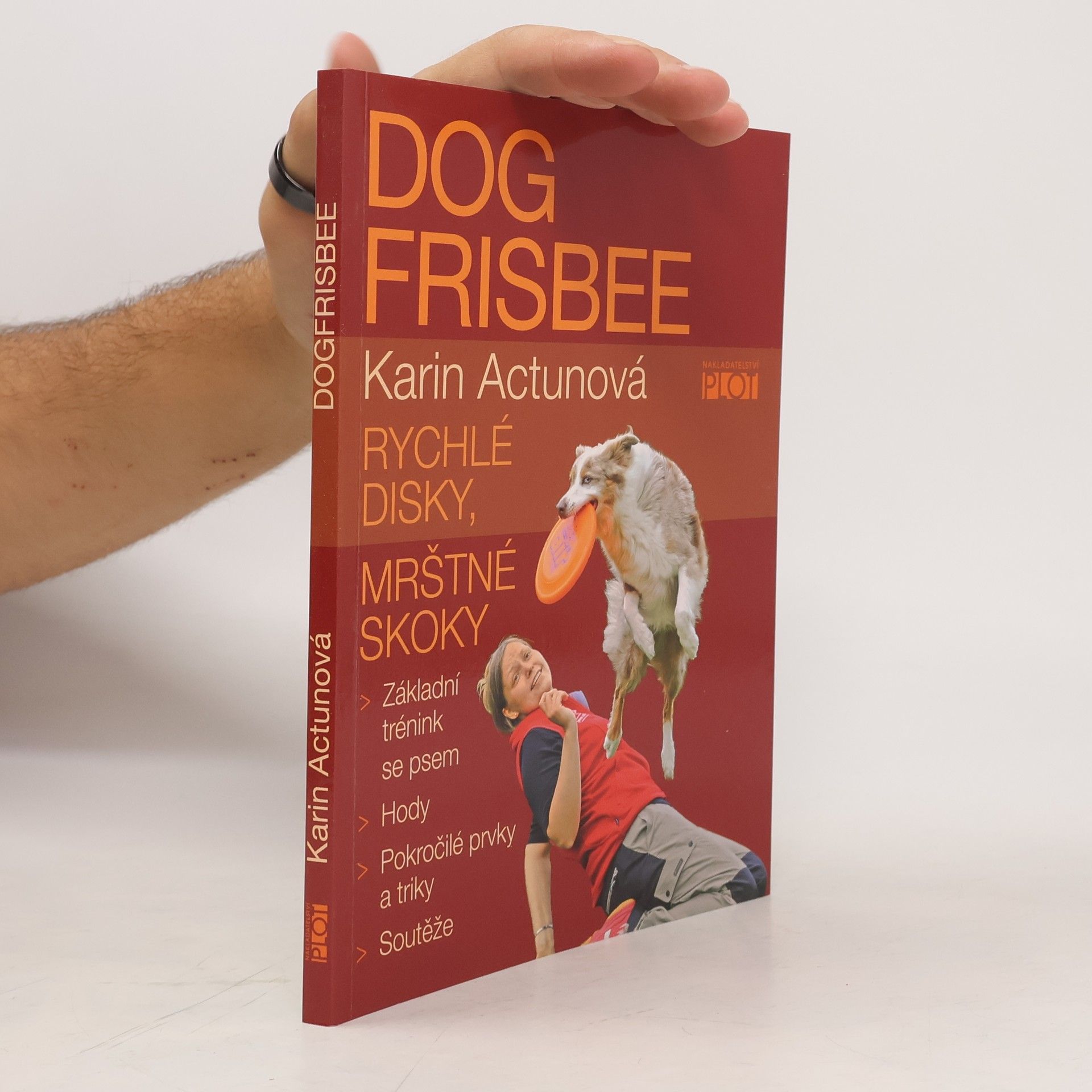Karin Actun Dogfrisbee: rychlé disky, mrštné skoky