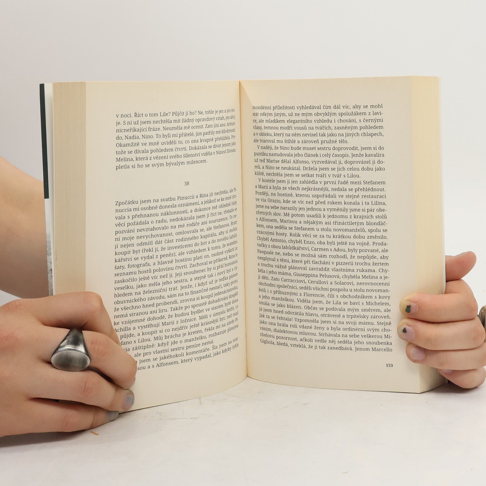 Elena Ferrante Geniální přítelkyně 2. Příběh nového jména