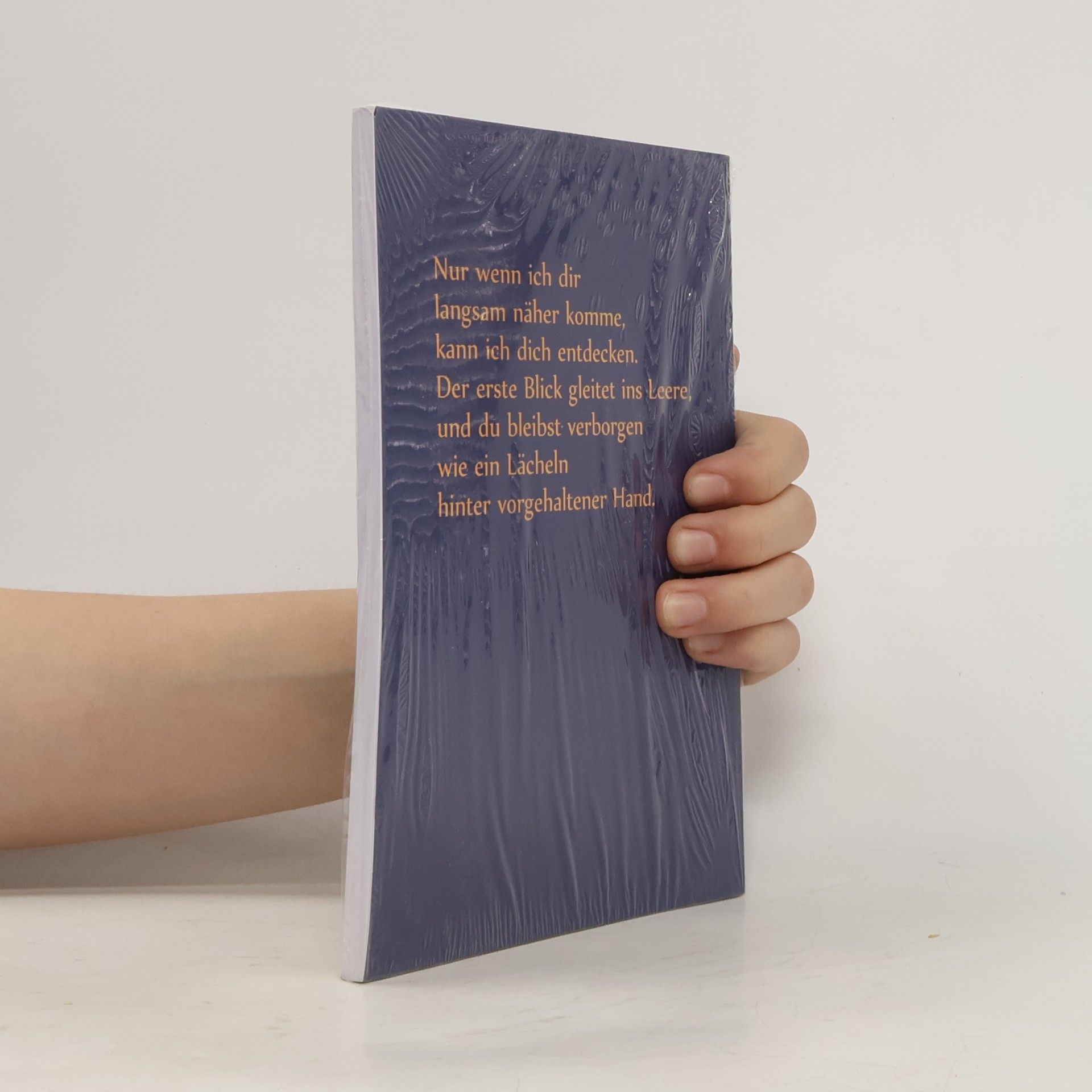 Various authors Wie ein Lächeln hinter vorgehaltener Hand