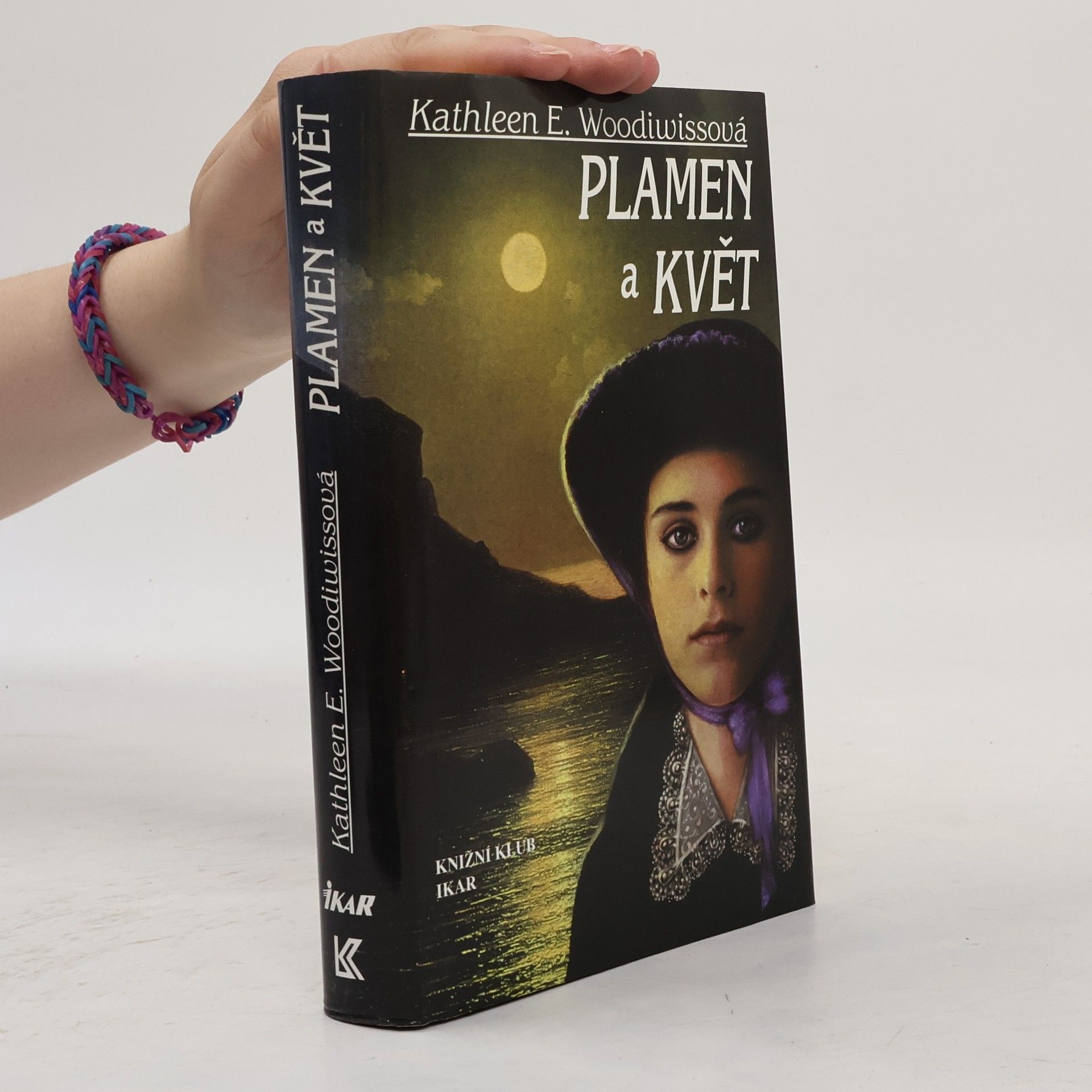 Kathleen E. Woodiwiss Plamen a květ