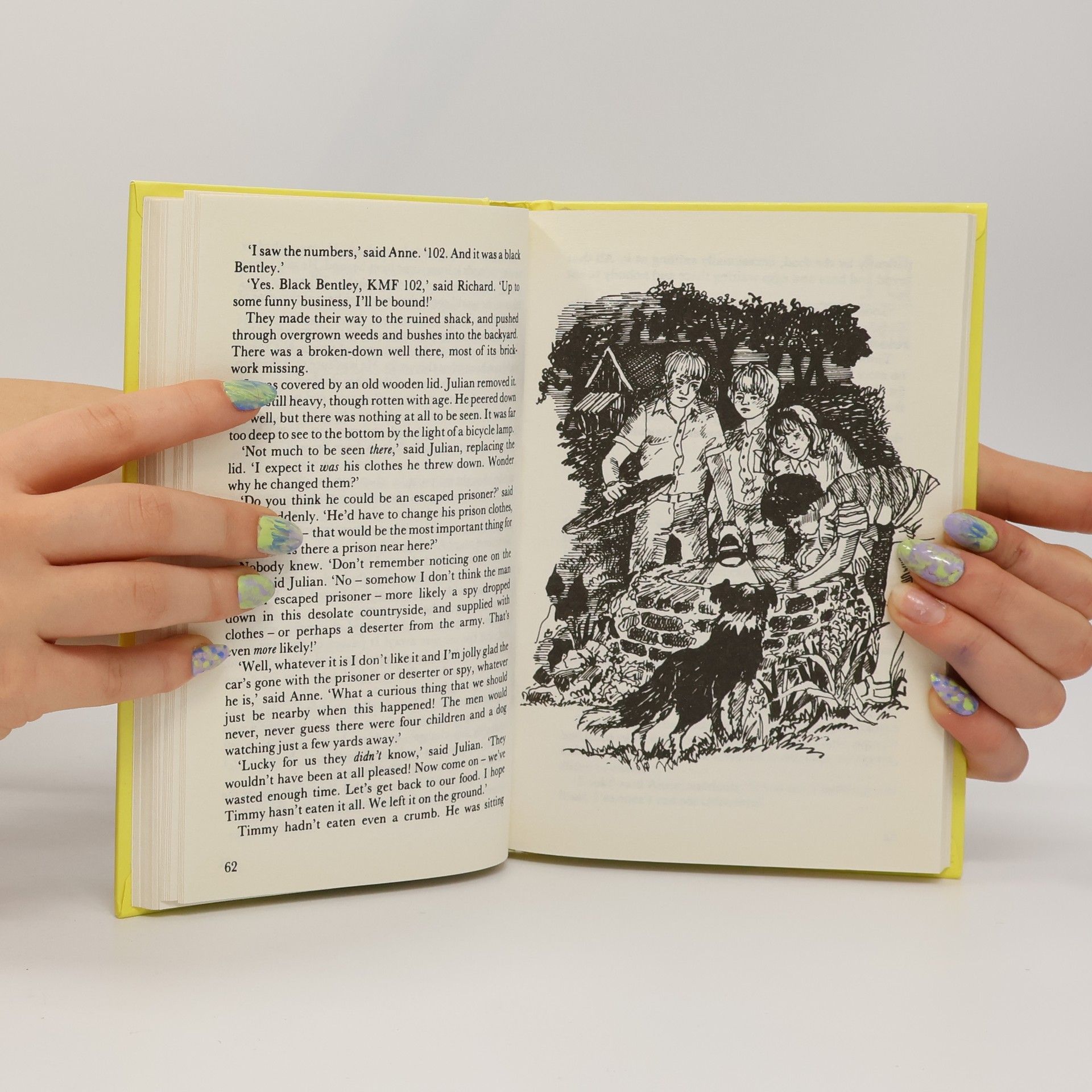 Enid Blyton Famous Five - 8: Five Get Into Trouble
