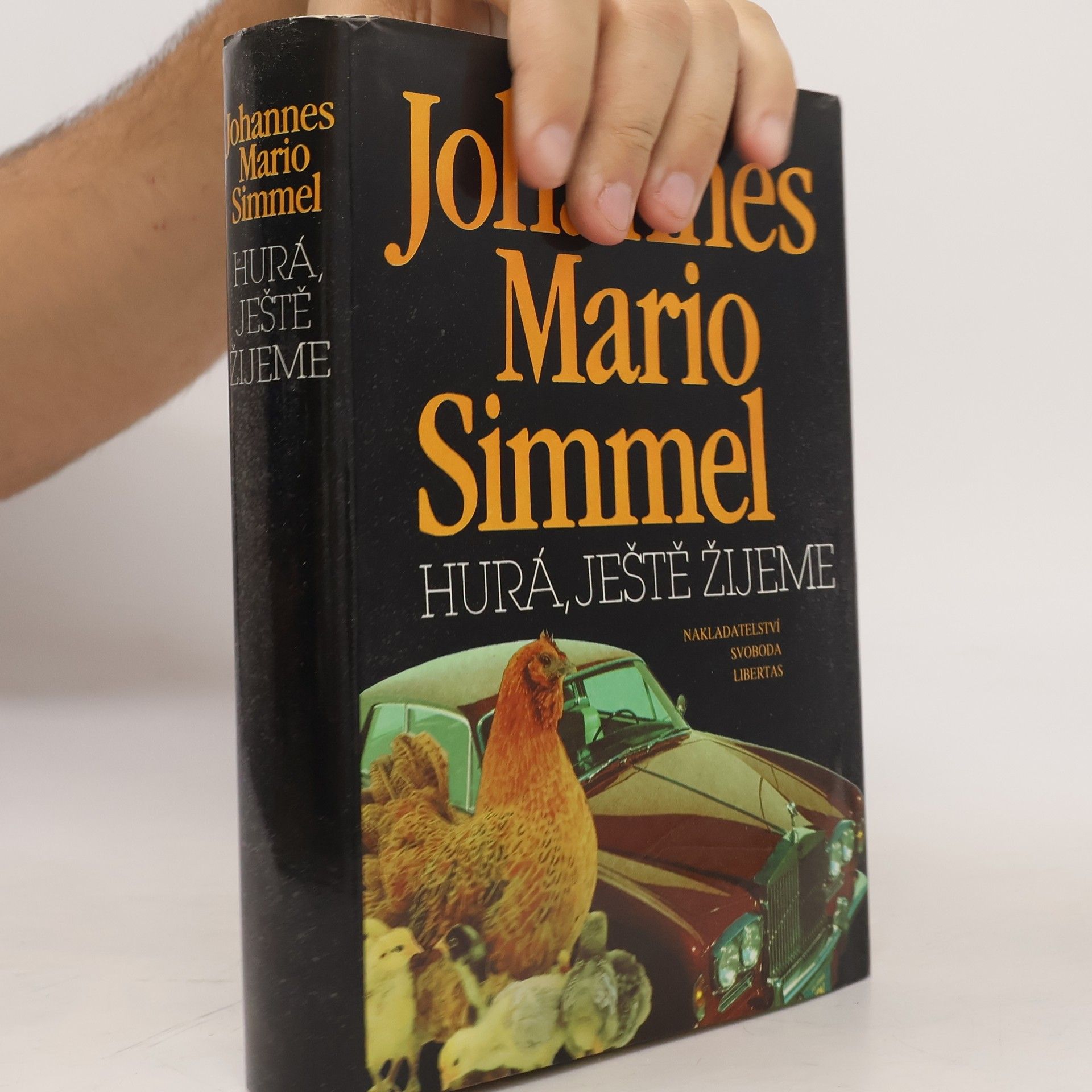 Johannes Mario Simmel Hurá, ještě žijeme