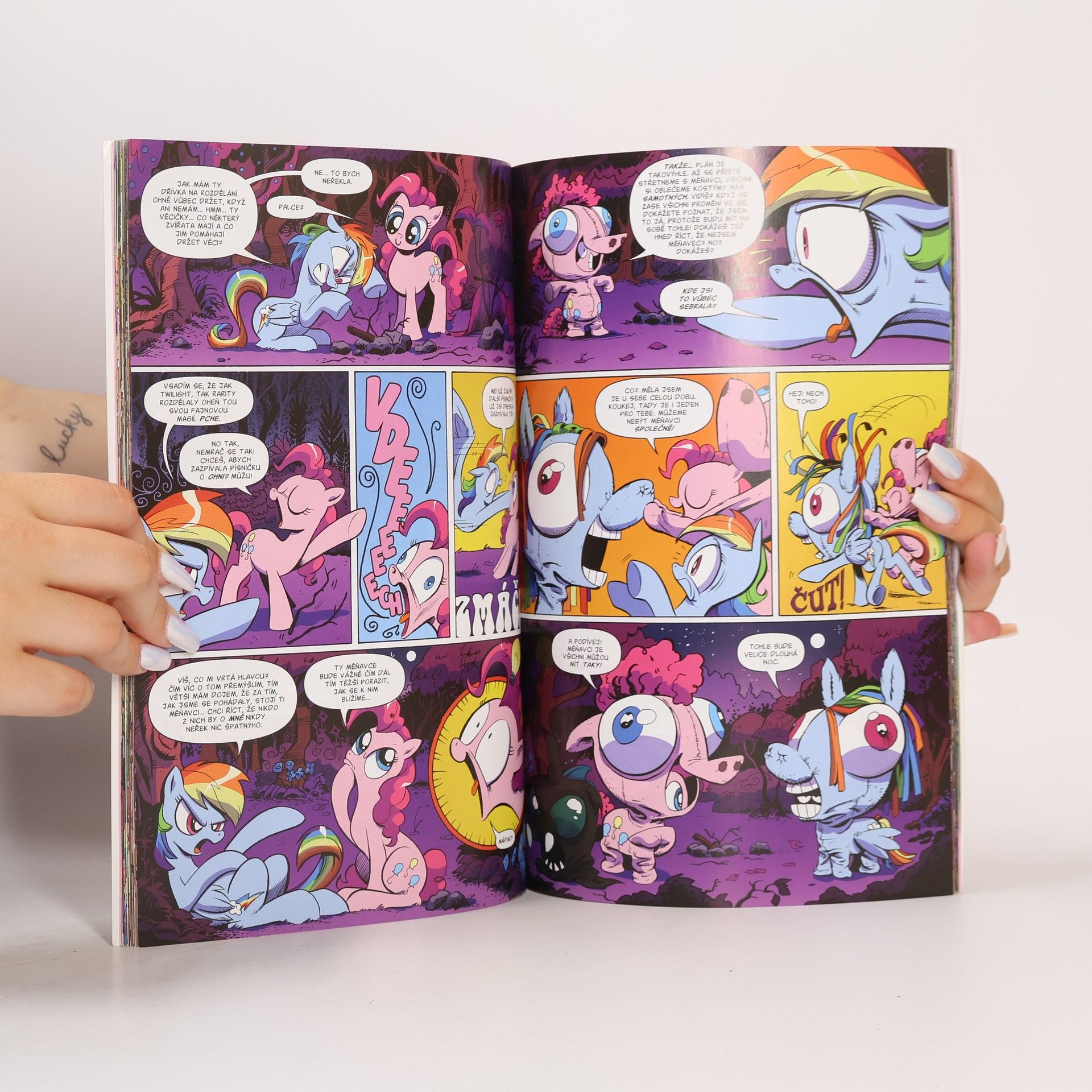 Katie Cook My little pony. Návrat královny Chrysalis