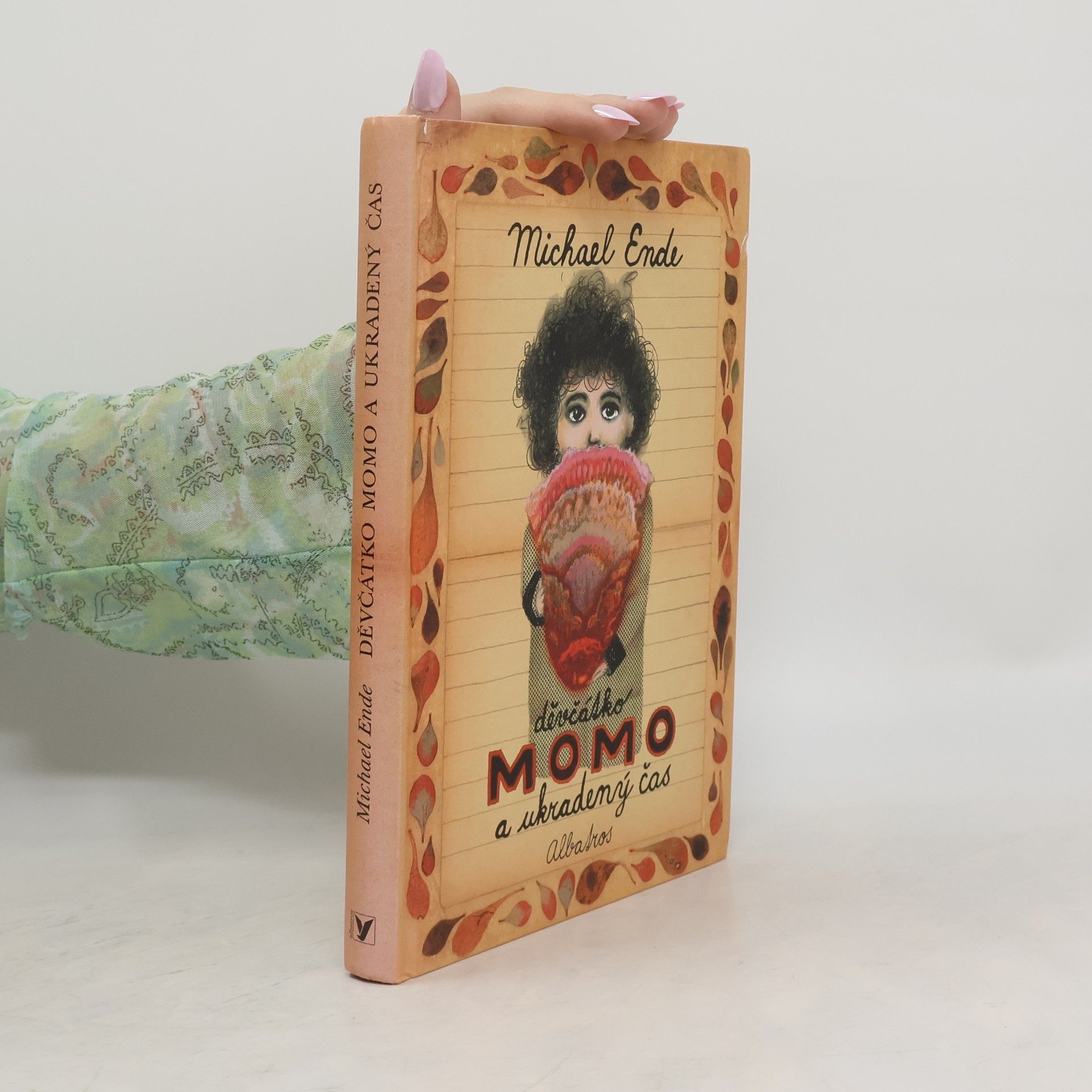 Michael Ende Děvčátko Momo a ukradený čas