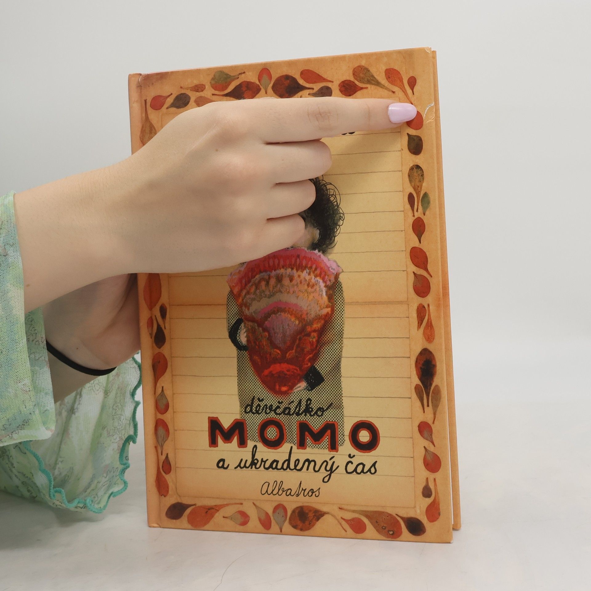 Michael Ende Děvčátko Momo a ukradený čas