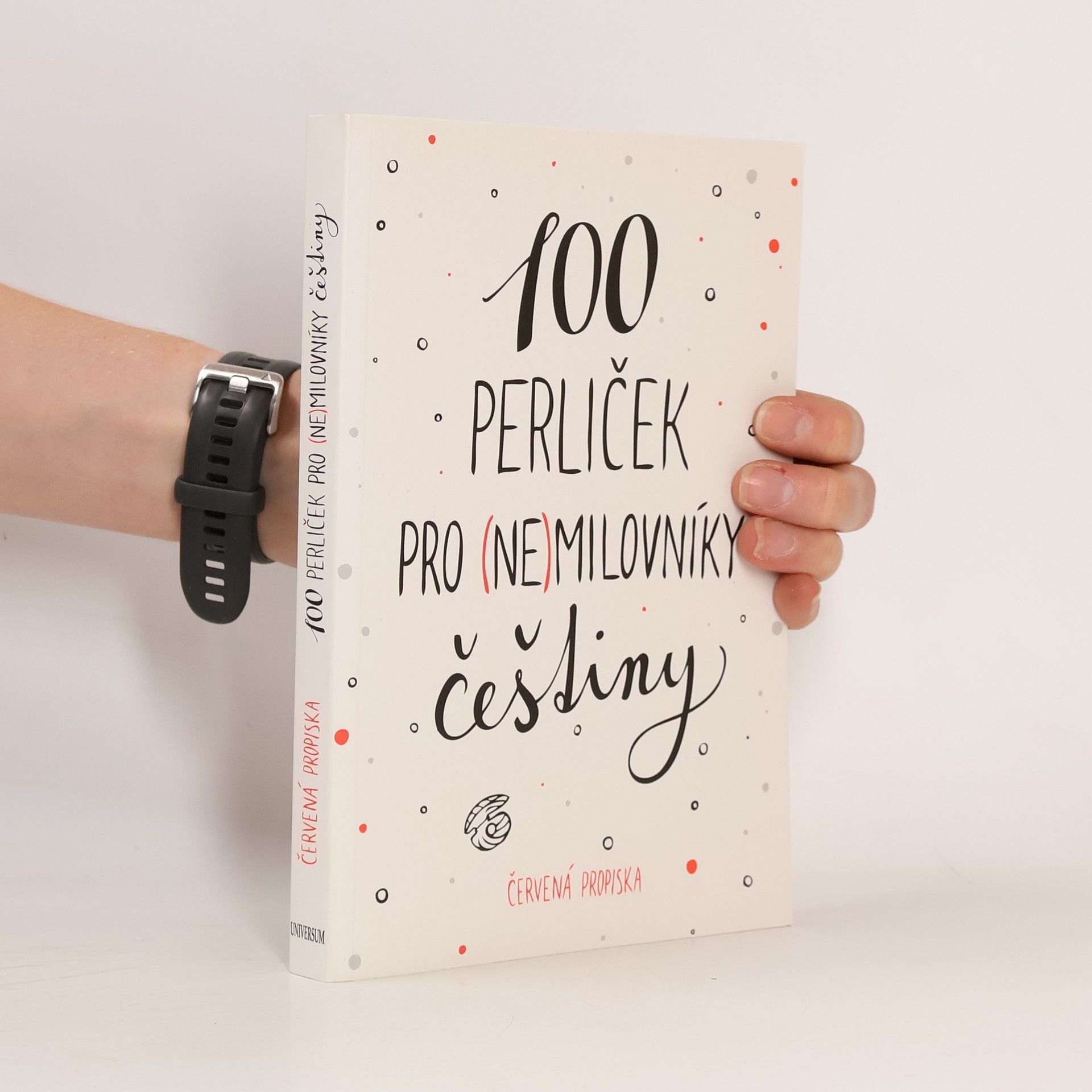 Karla Tchawou Tchuisseu 100 perliček pro (ne)milovníky češtiny