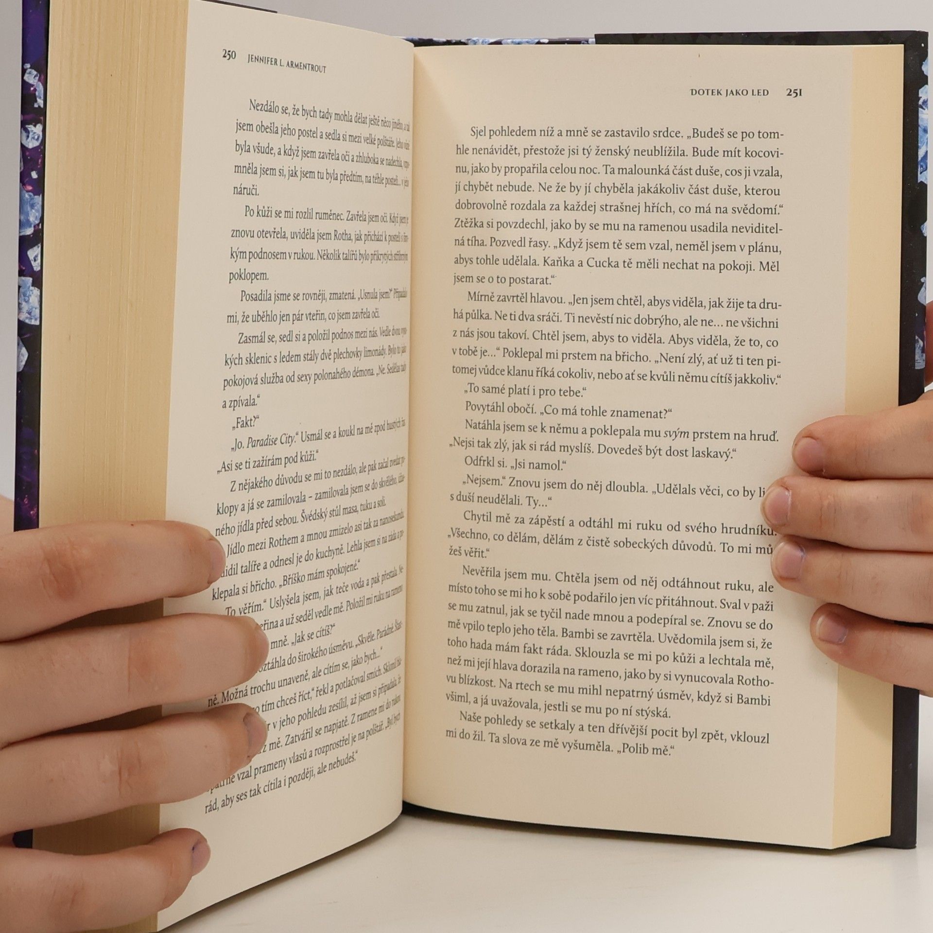 Jennifer Armentrout Dotek jako led