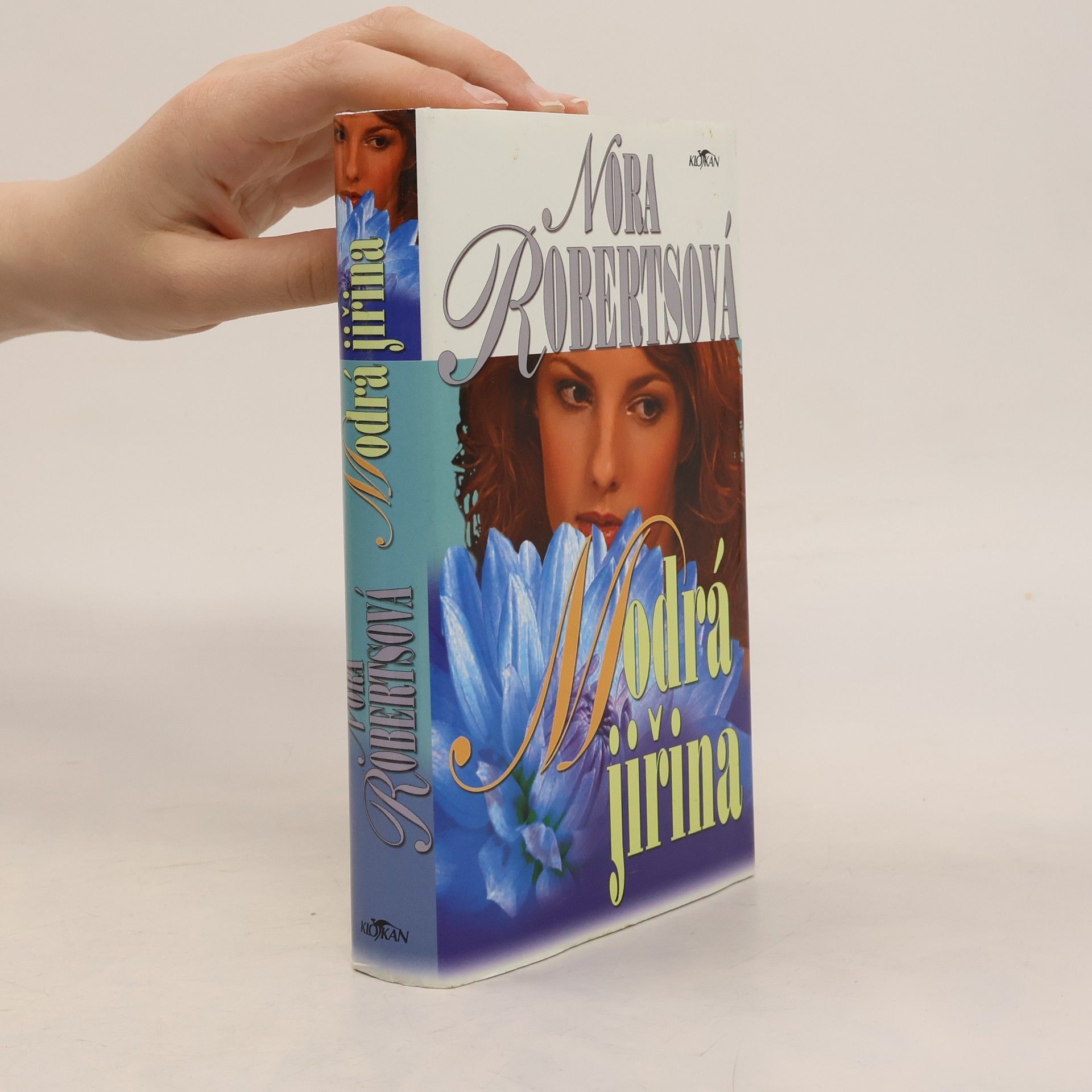 Nora Roberts Modrá jiřina