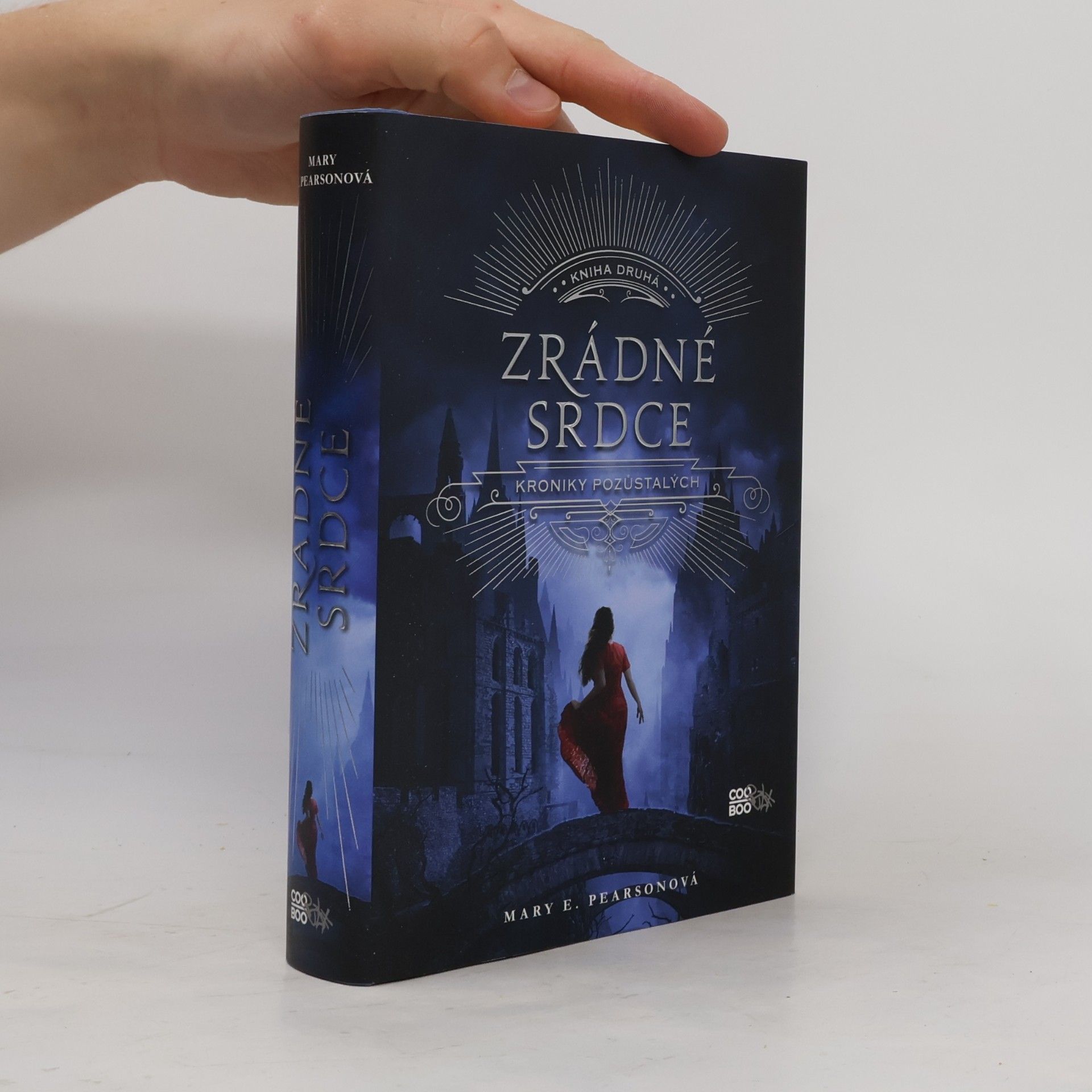 Mary E. Pearson Kroniky pozůstalých: Zrádné srdce. Kniha druhá