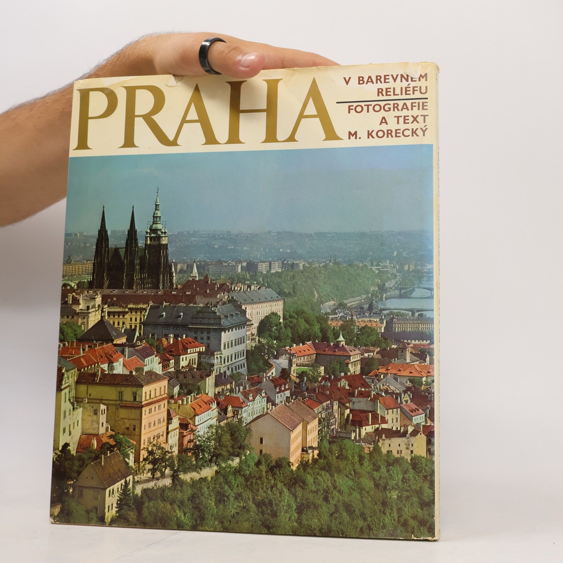 Miroslav Korecký Praha v barevném reliéfu