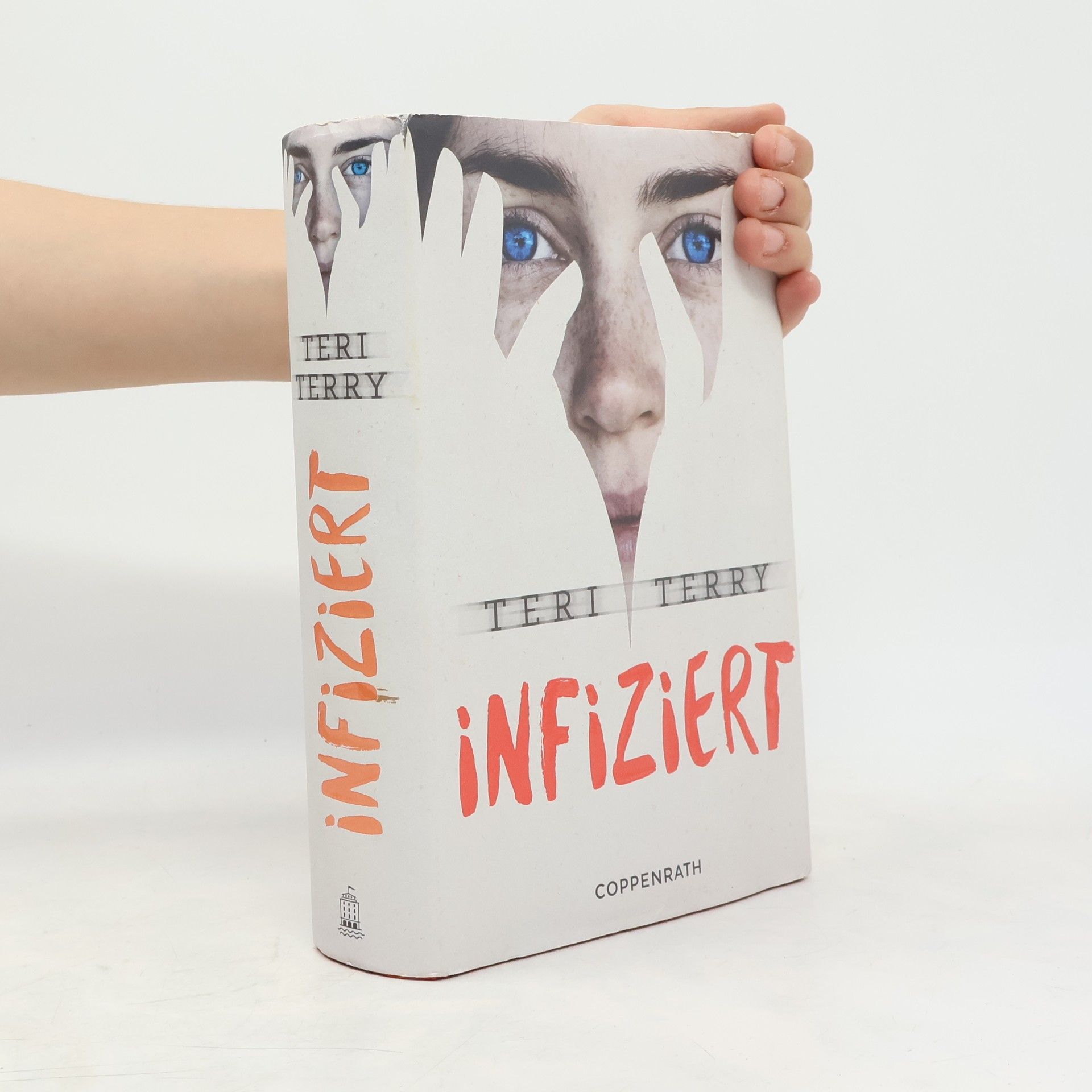 Teri Terry Infiziert