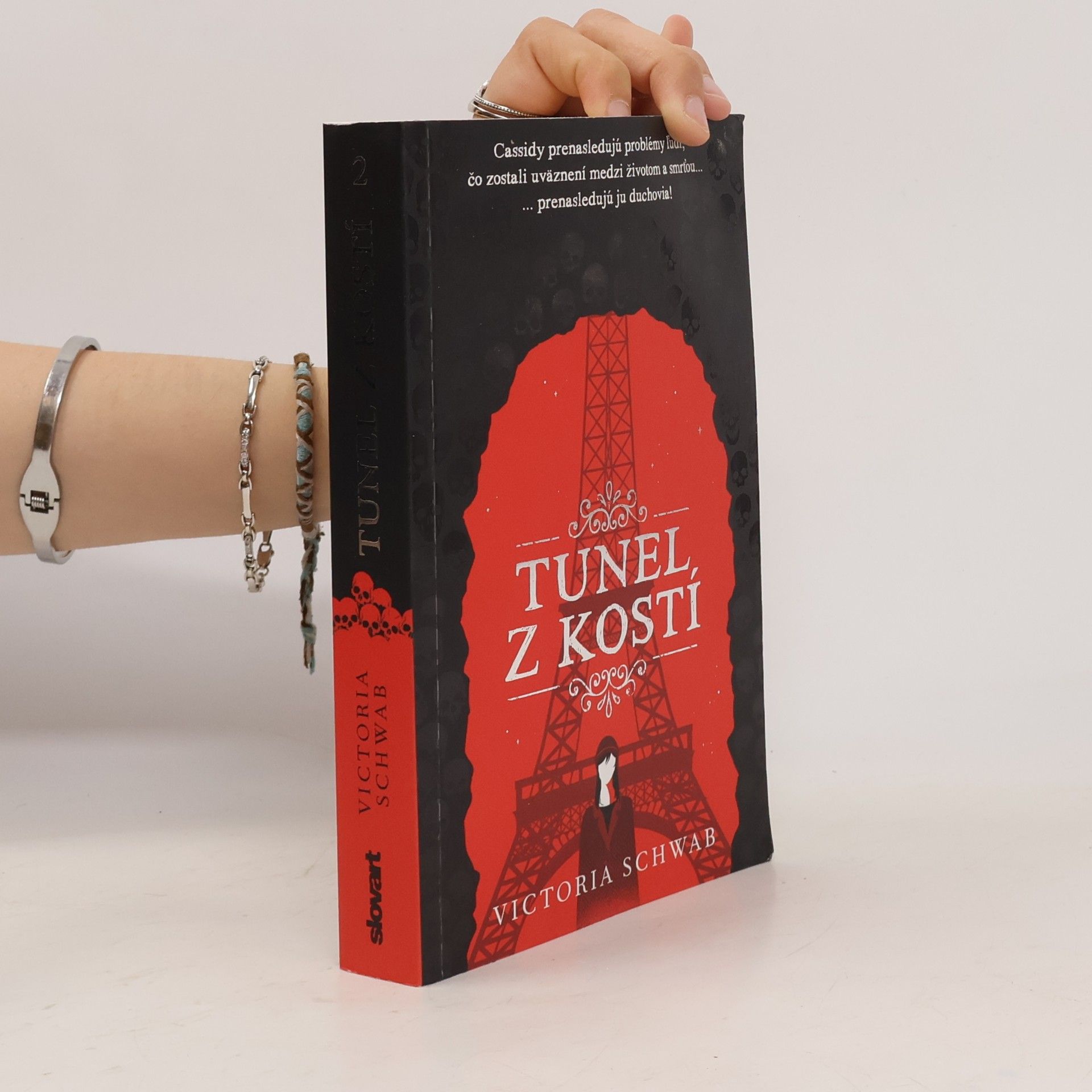 Victoria Schwab Tunel z kostí