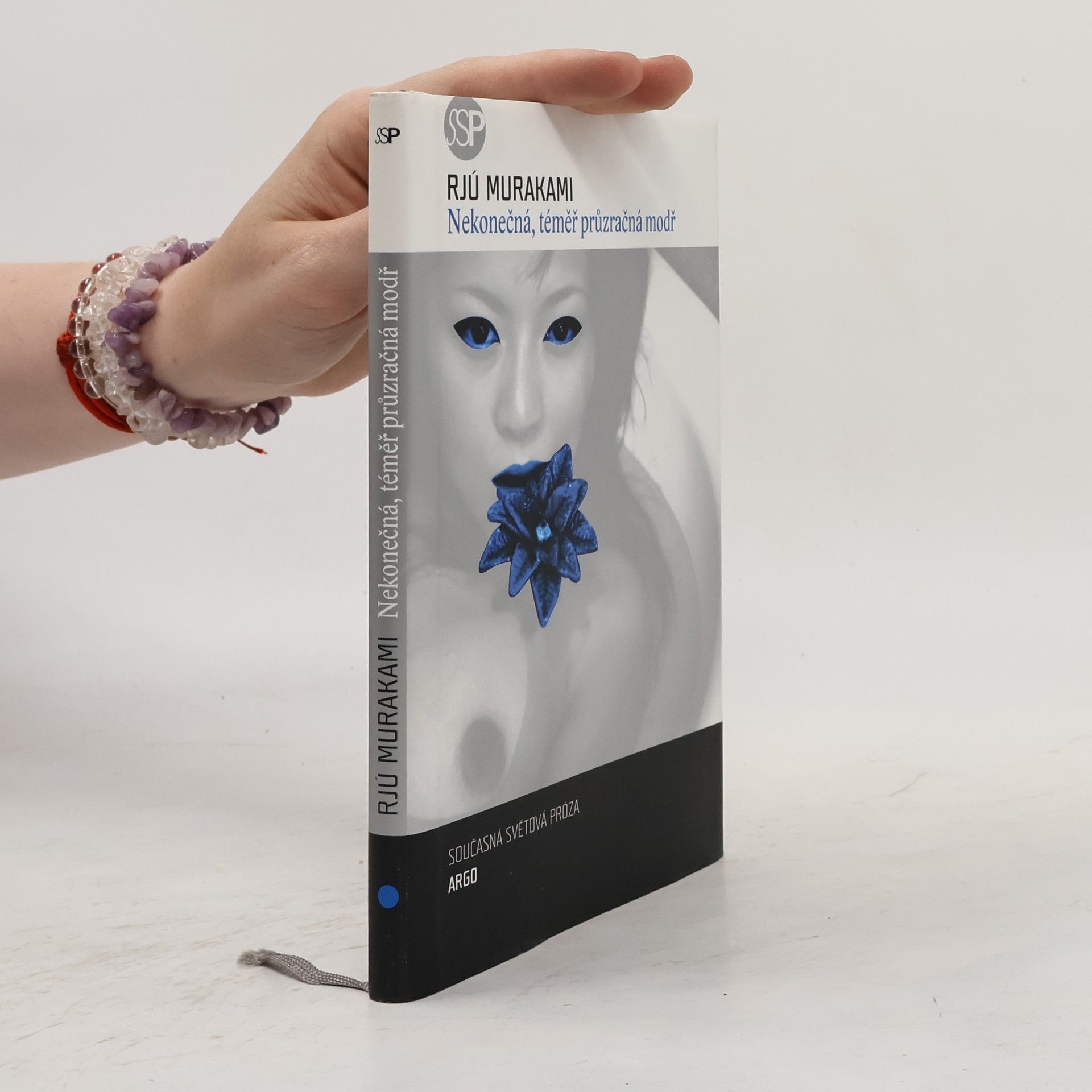 Ryū Murakami Nekonečná, téměř průzračná modř