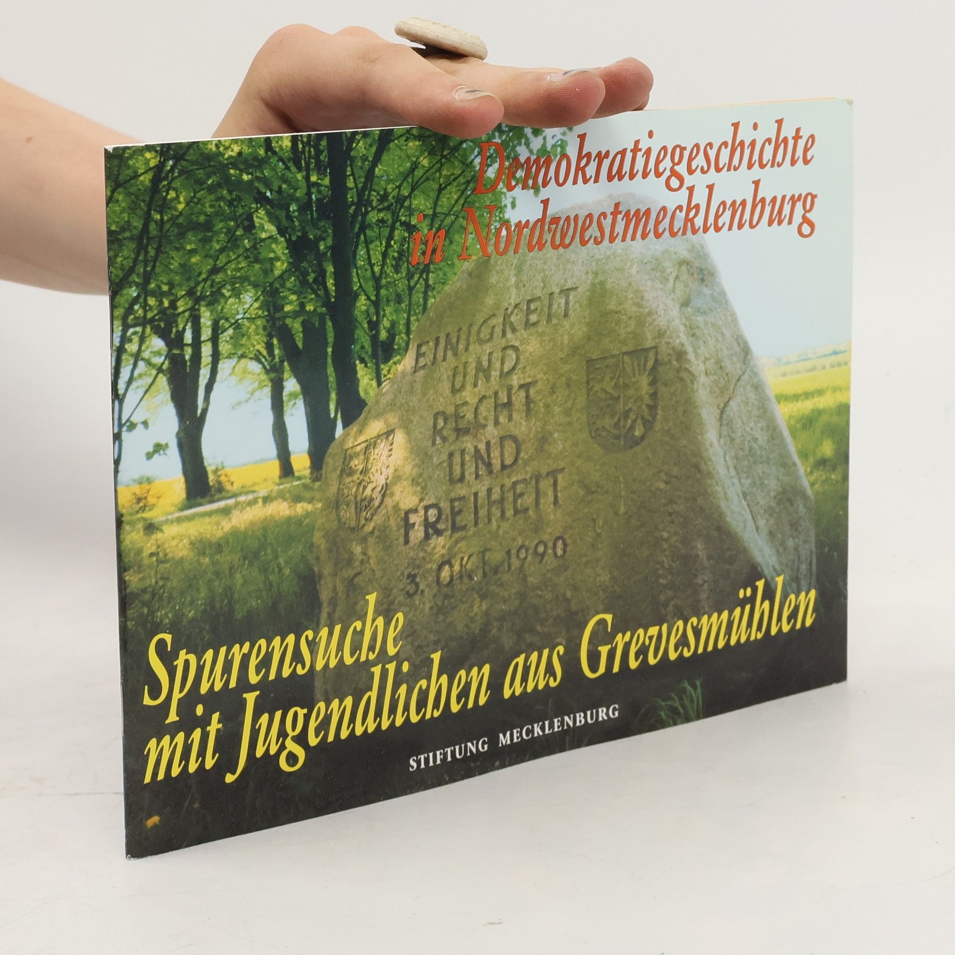 Klaus Lu ders Spurensuche mit Jugendlichen aus Grevesmühlen