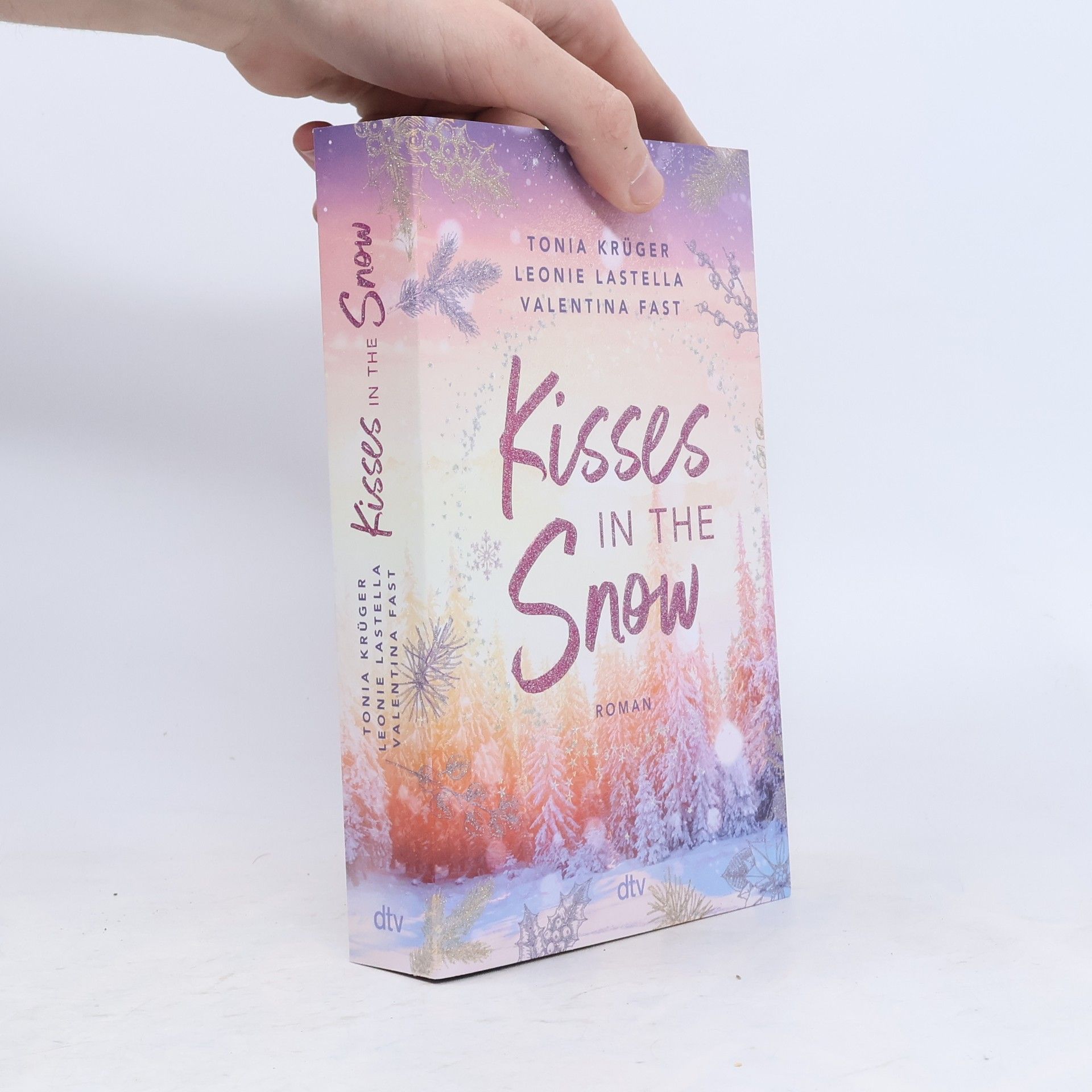 Leonie Lastella Kisses in the Snow