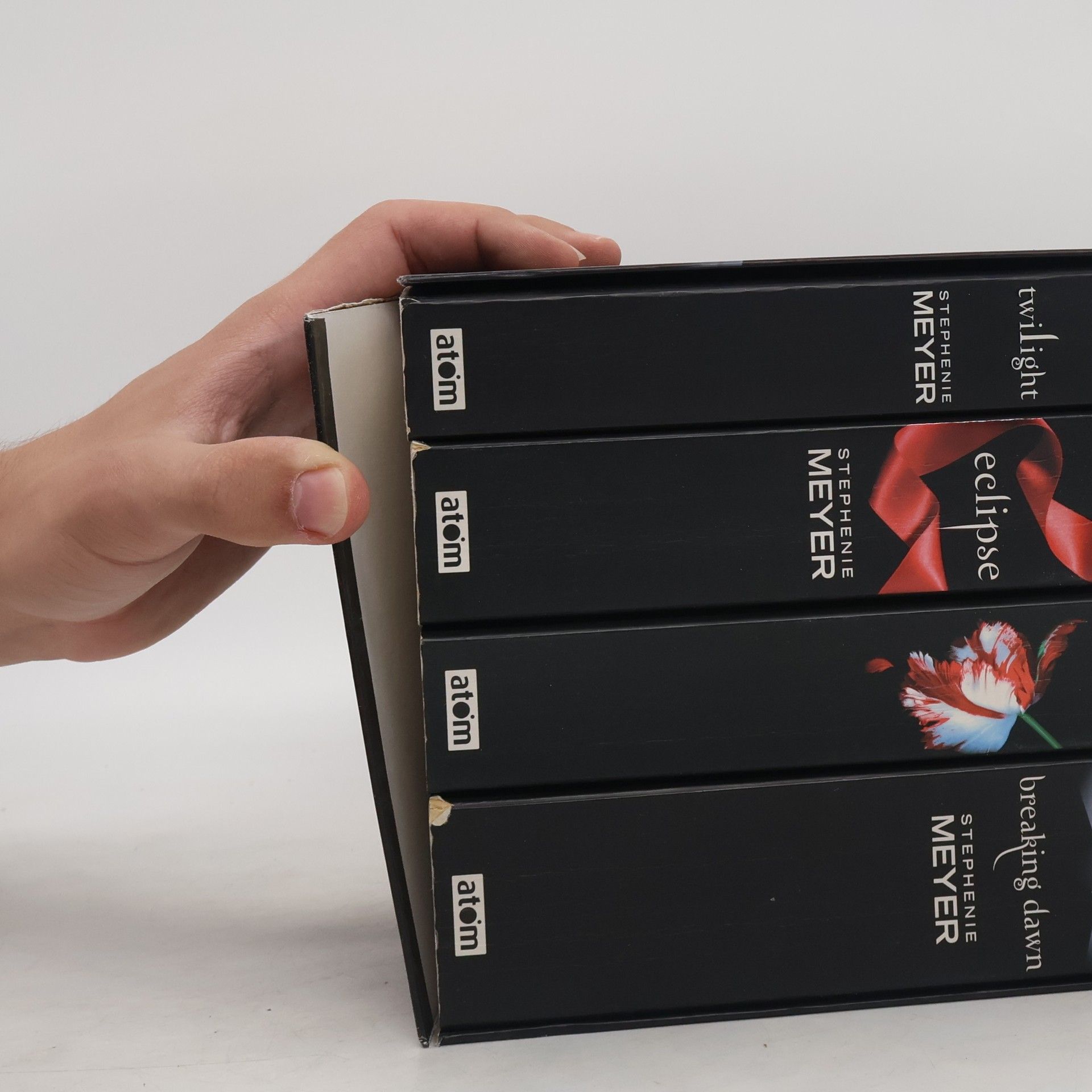 Stephenie Meyer Twilight Saga Box: Twilight. New Moon. Eclipse. Breaking Dawn.