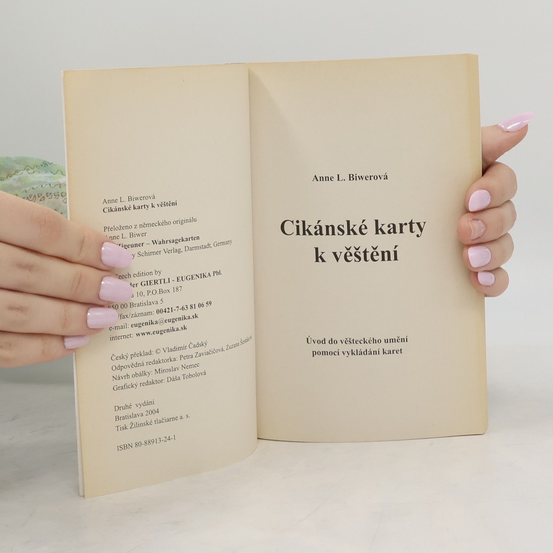 Anne L. Biwerová Cikánské karty k věštění. Úvod do věšteckého umění pomocí vykládání karet