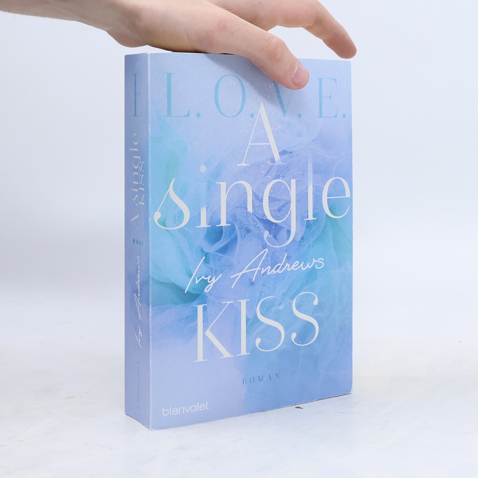 Ivy Andrews L.O.V.E. 4: A single kiss