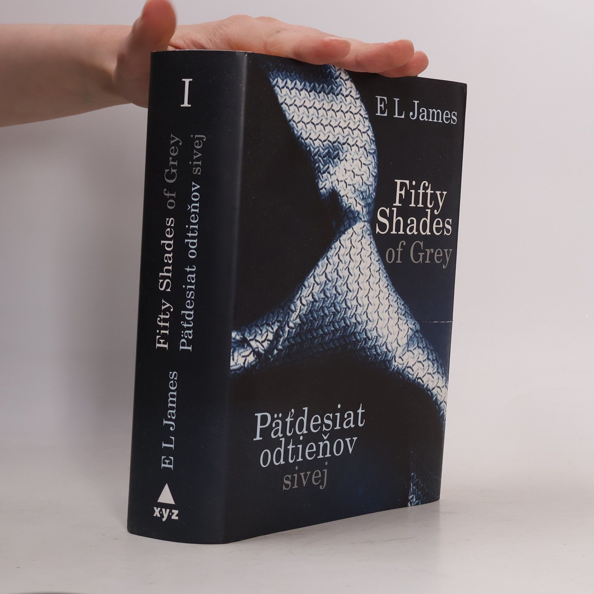 E. L. James Päťdesiat odtieňov sivej