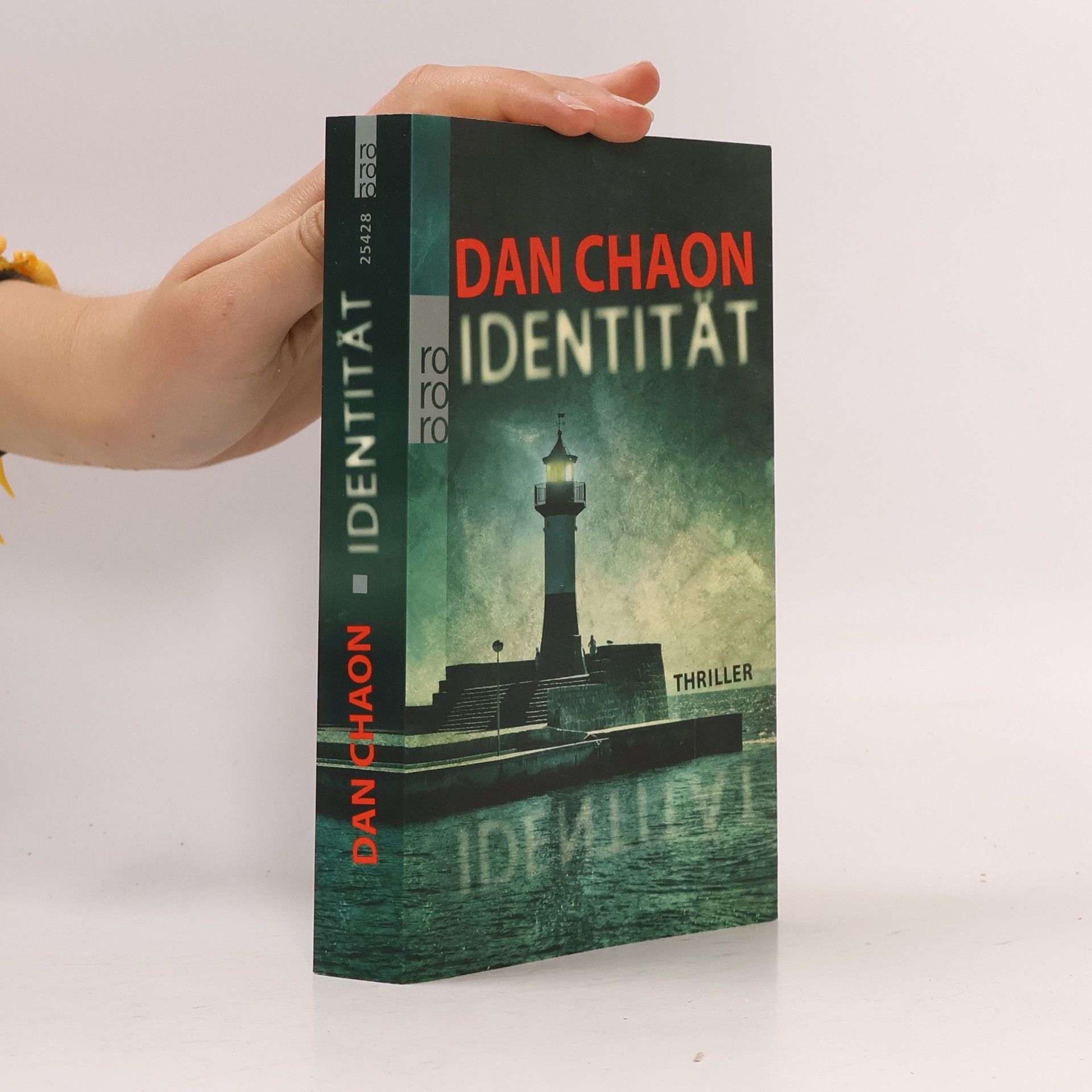 Dan Chaon Identität