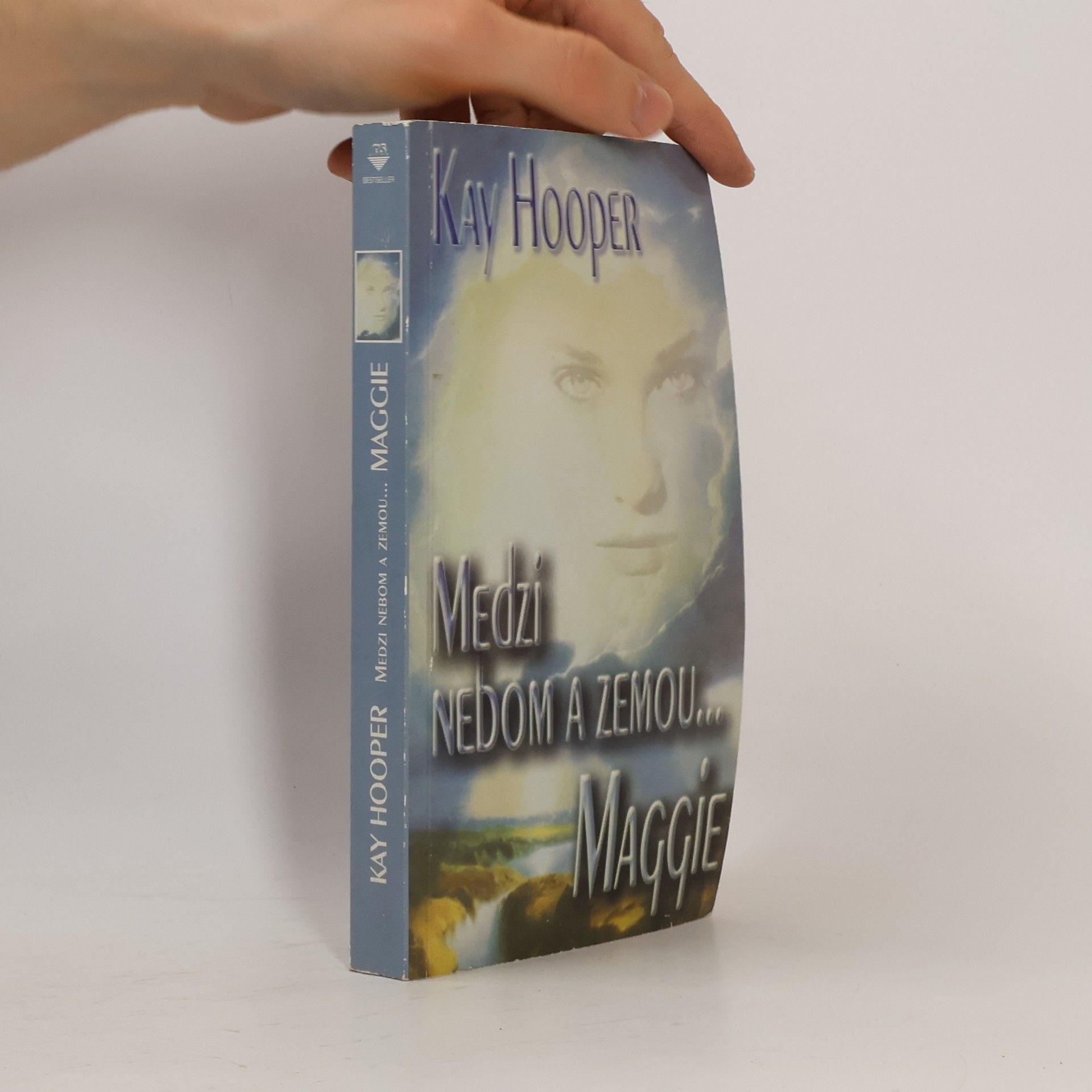 Kay Hooper Medzi nebom a zemou...Maggie