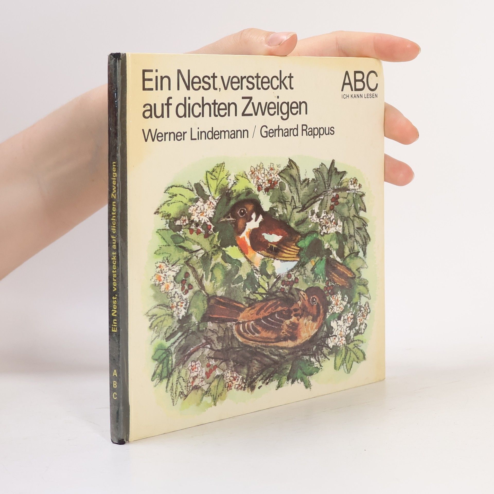 Werner Lindemann Ein Nest, versteckt auf dichten Zweigen