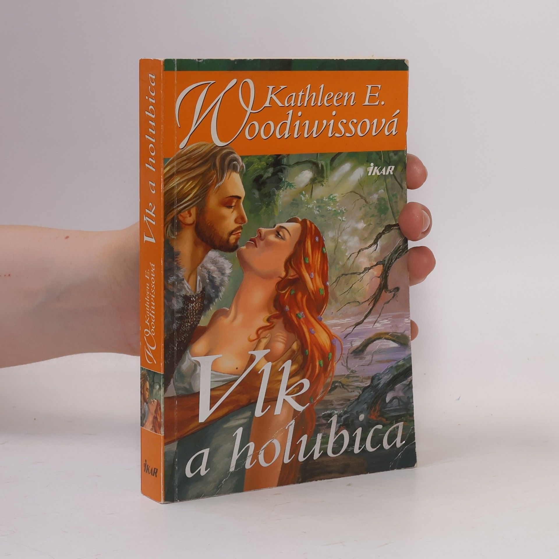 Kathleen E. Woodiwiss Vlk a holubica