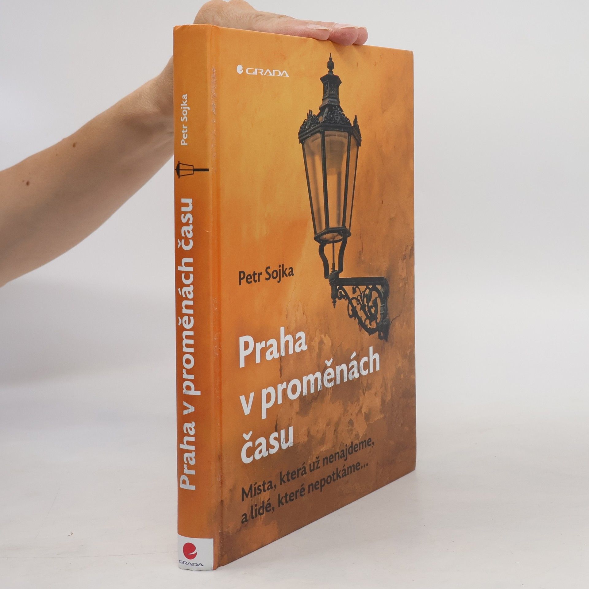 Petr Sojka Praha v proměnách času : místa, která už nenajdeme, a lidé, které nepotkáme...