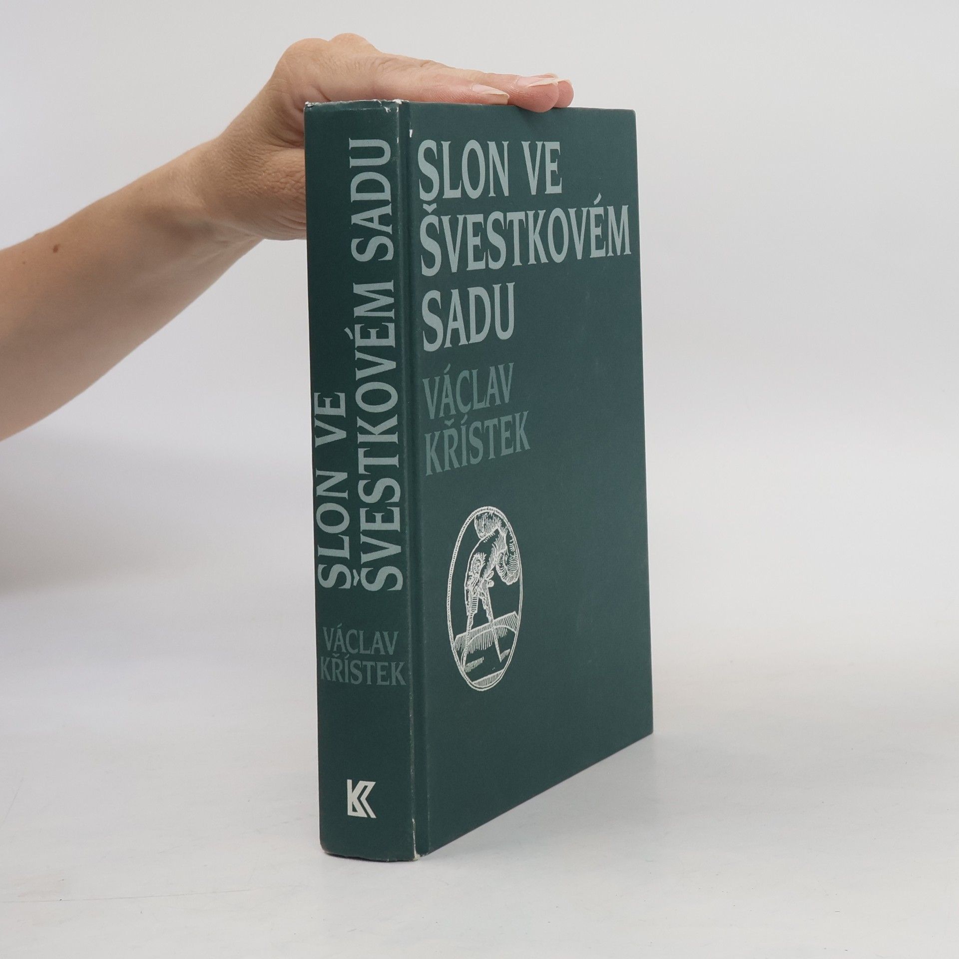 Slon ve švestkovém sadu
