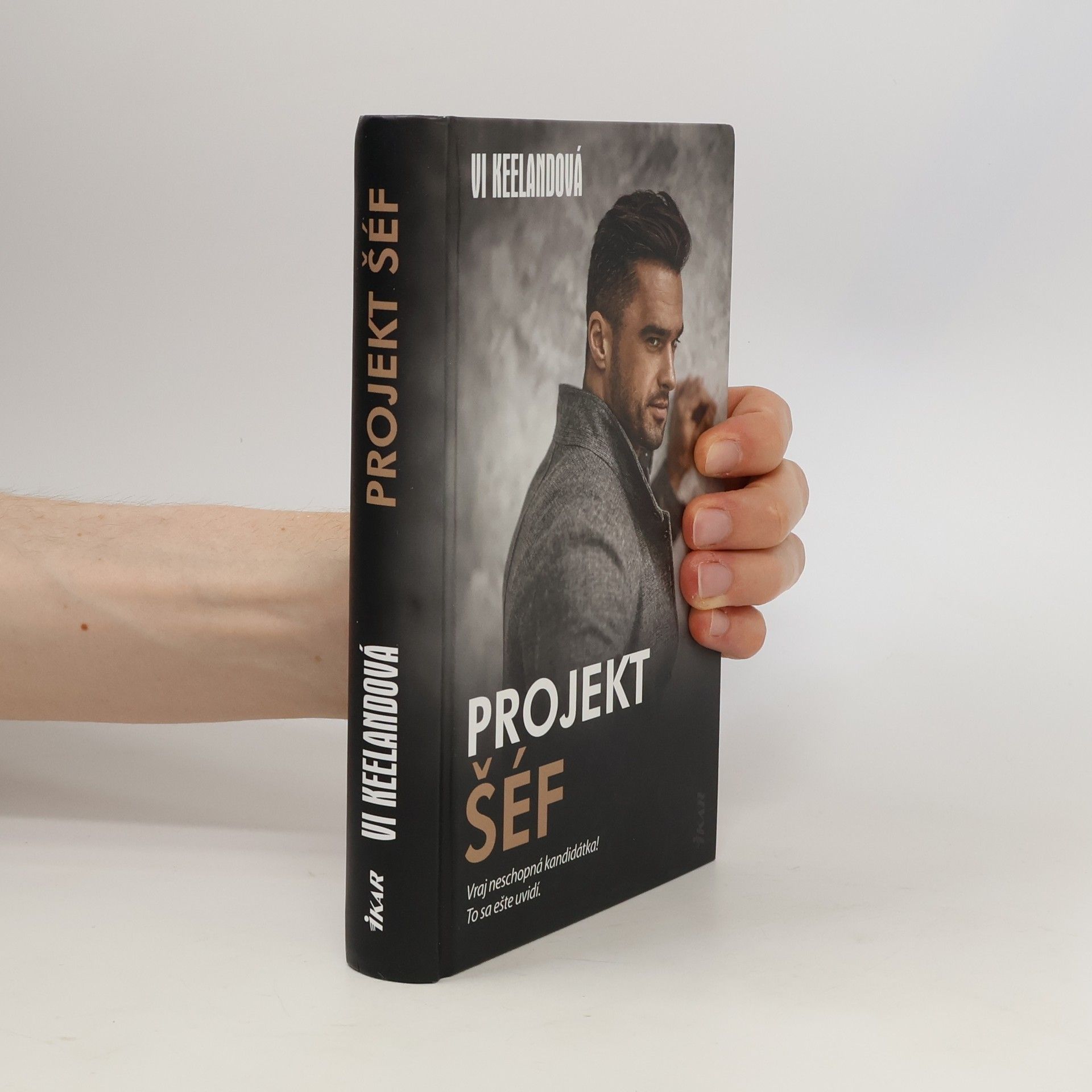 Vi Keeland Projekt šéf
