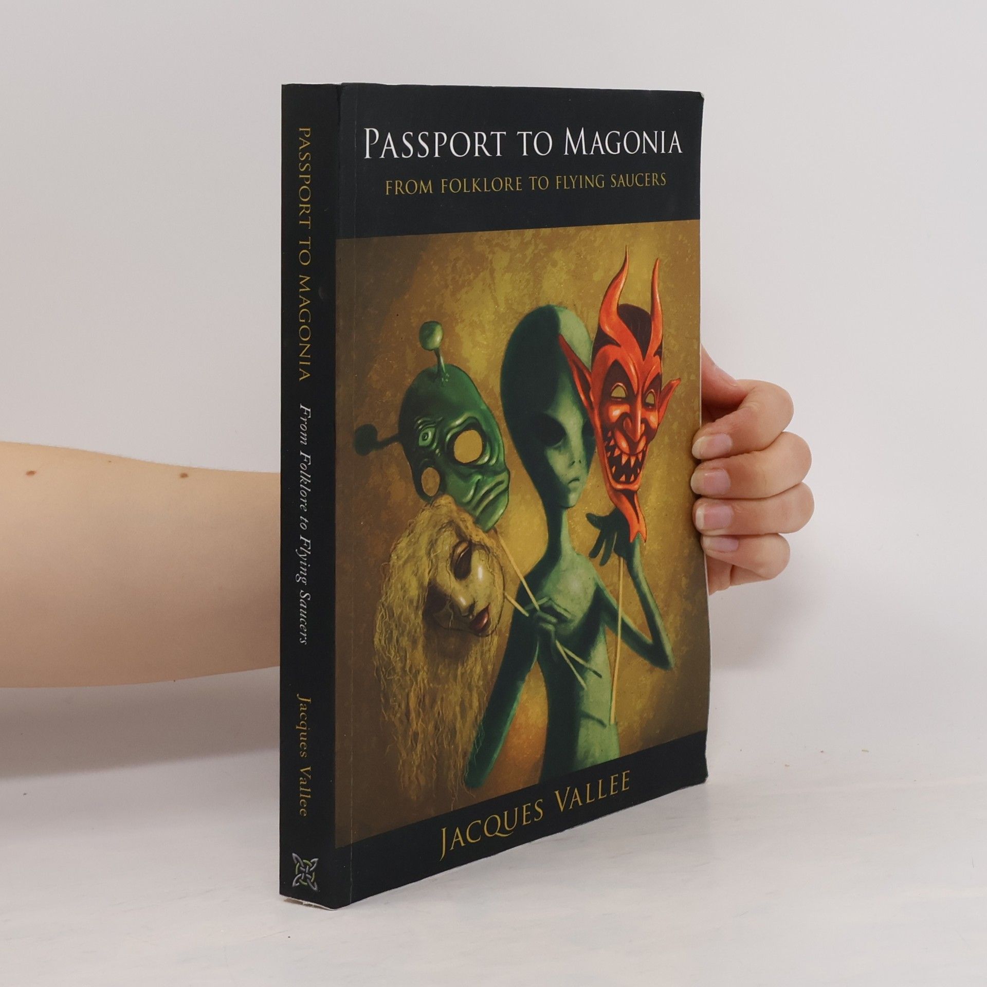 Passport to Magonia: From Folklore to Flying Saucers