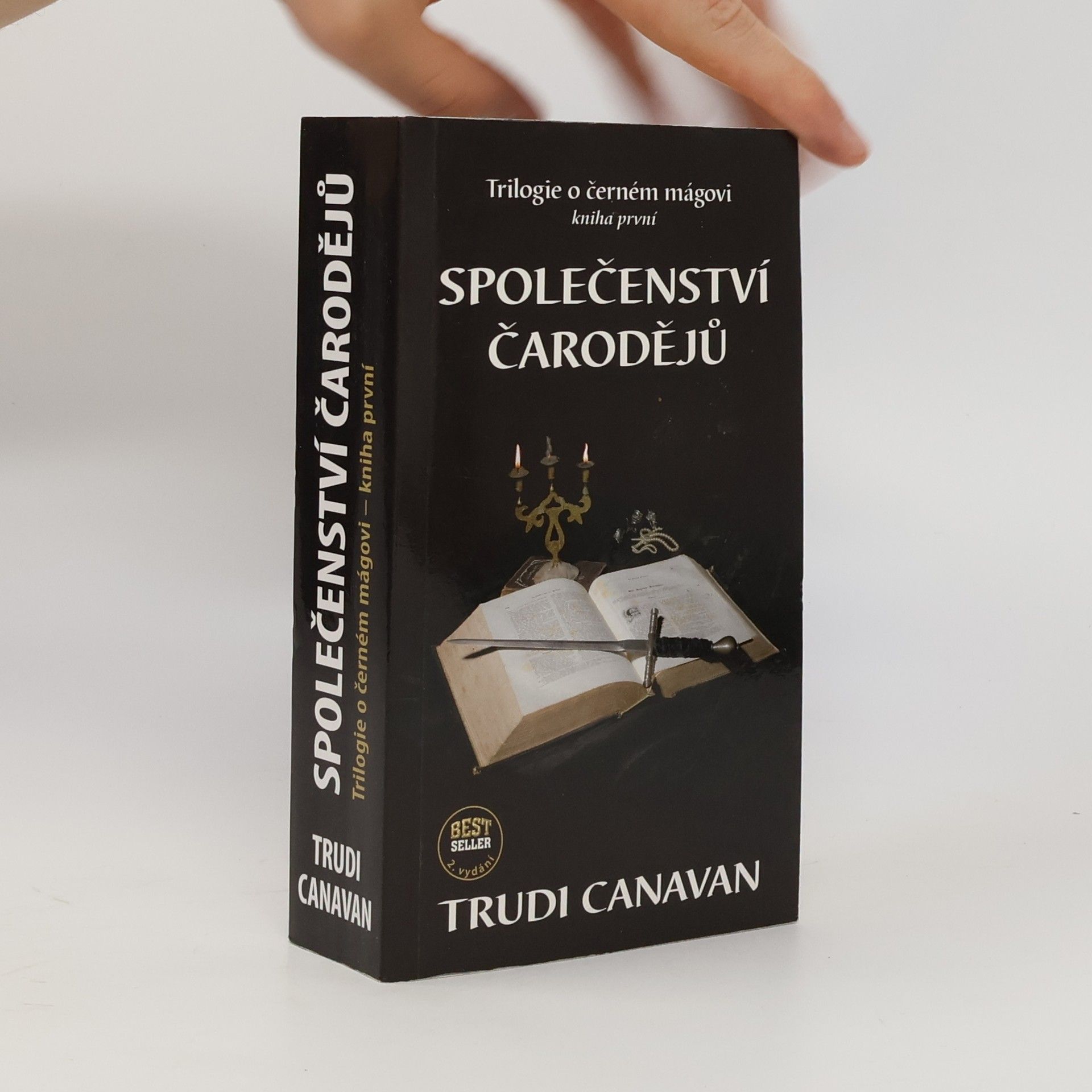 Trudi Canavan Společenství čarodějů