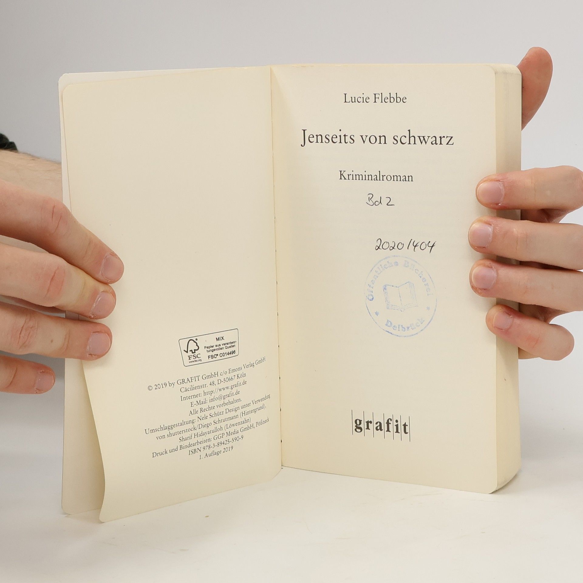 Lucie Flebbe Jenseits von schwarz