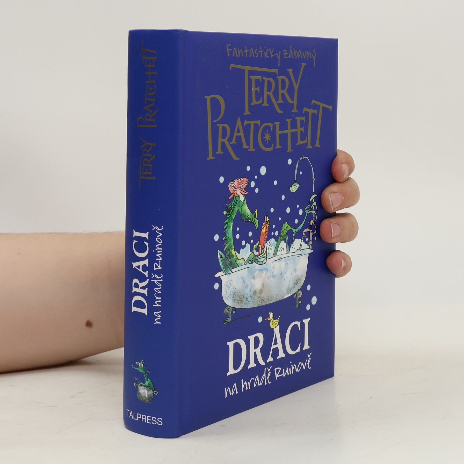 Terry Pratchett Draci na hradě Ruinově