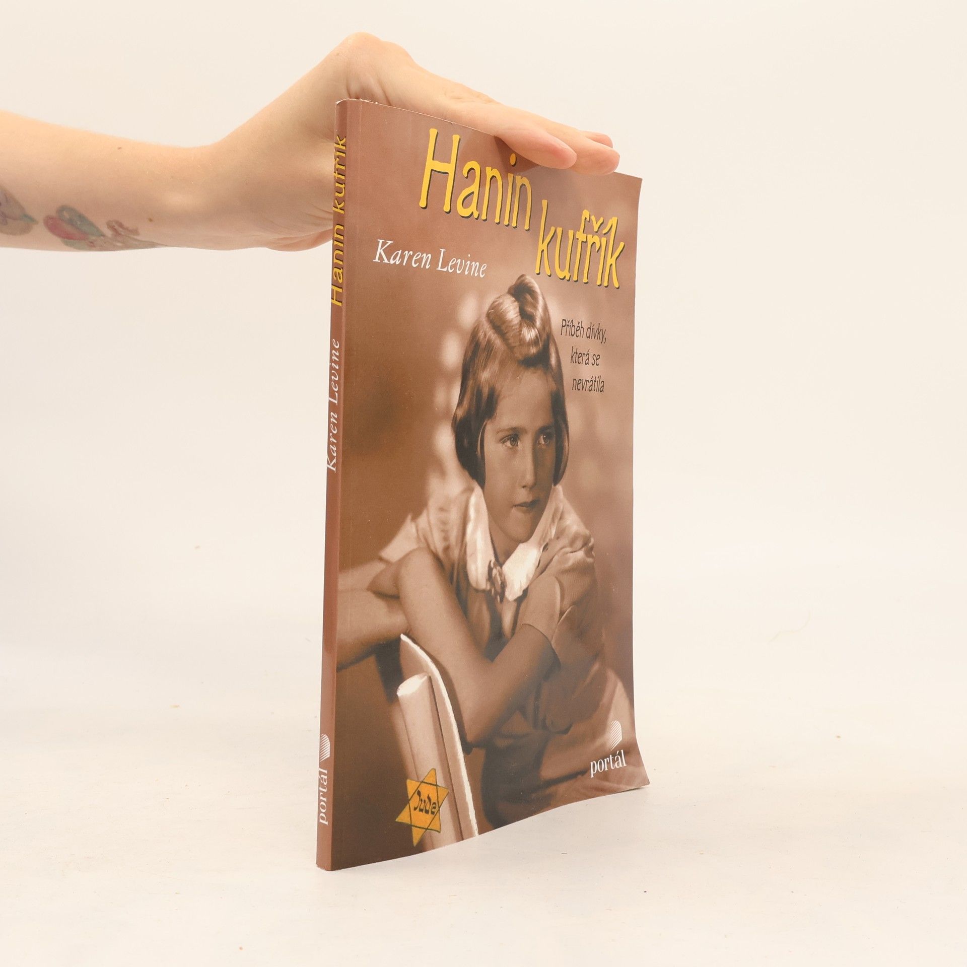 Karen Levine Hanin kufřík. Příběh dívky, která se nevrátila