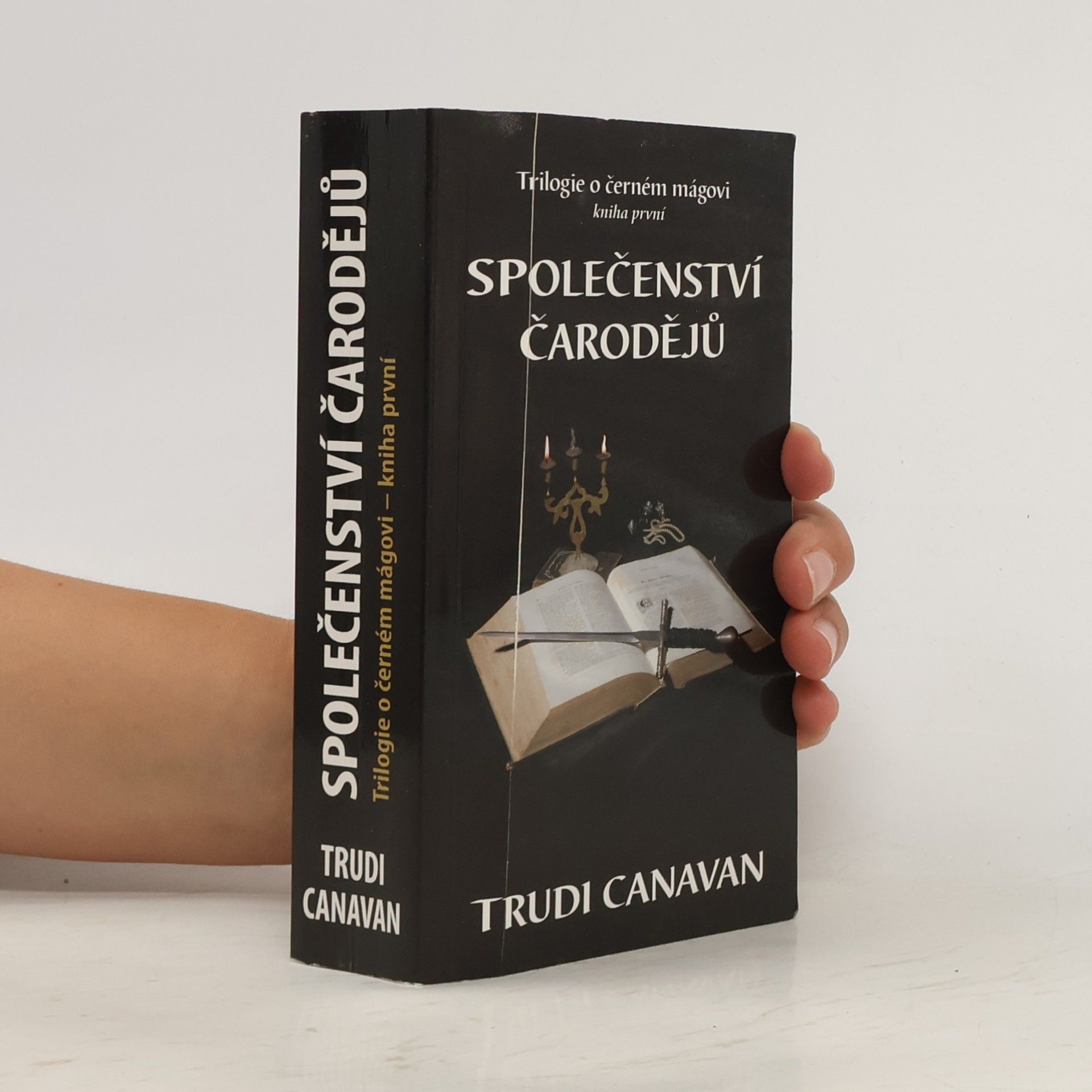 Trudi Canavan Společenství čarodějů