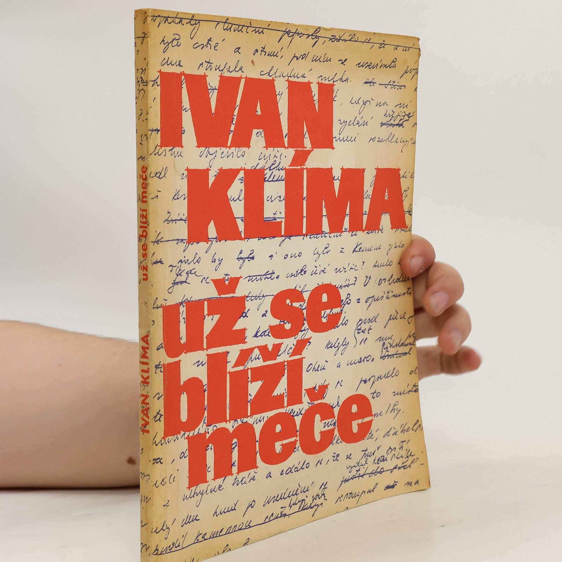 Ivan Klíma Už se blíží meče. Eseje, fejetony, rozhovory