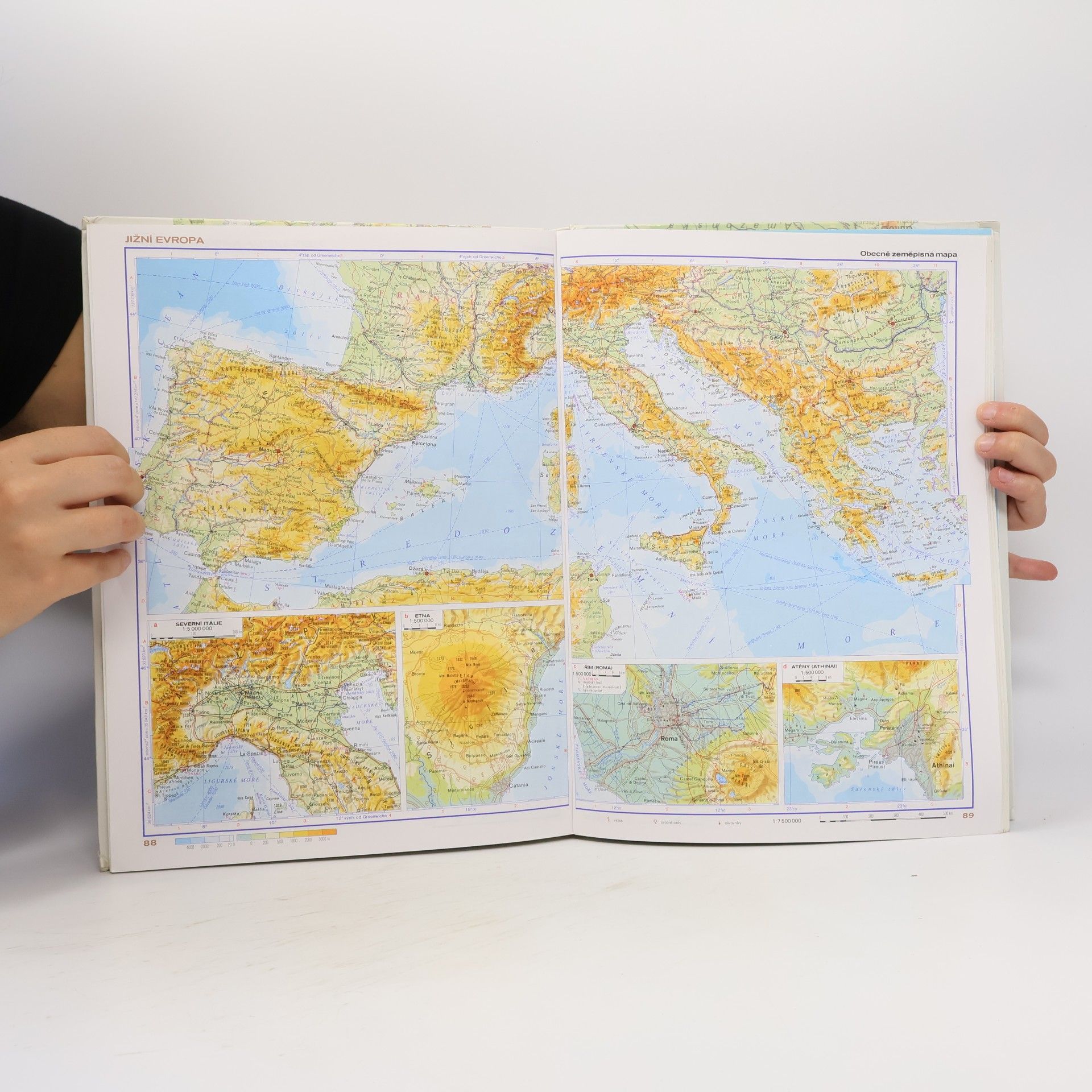 Collectif d'auteurs Školní atlas světa