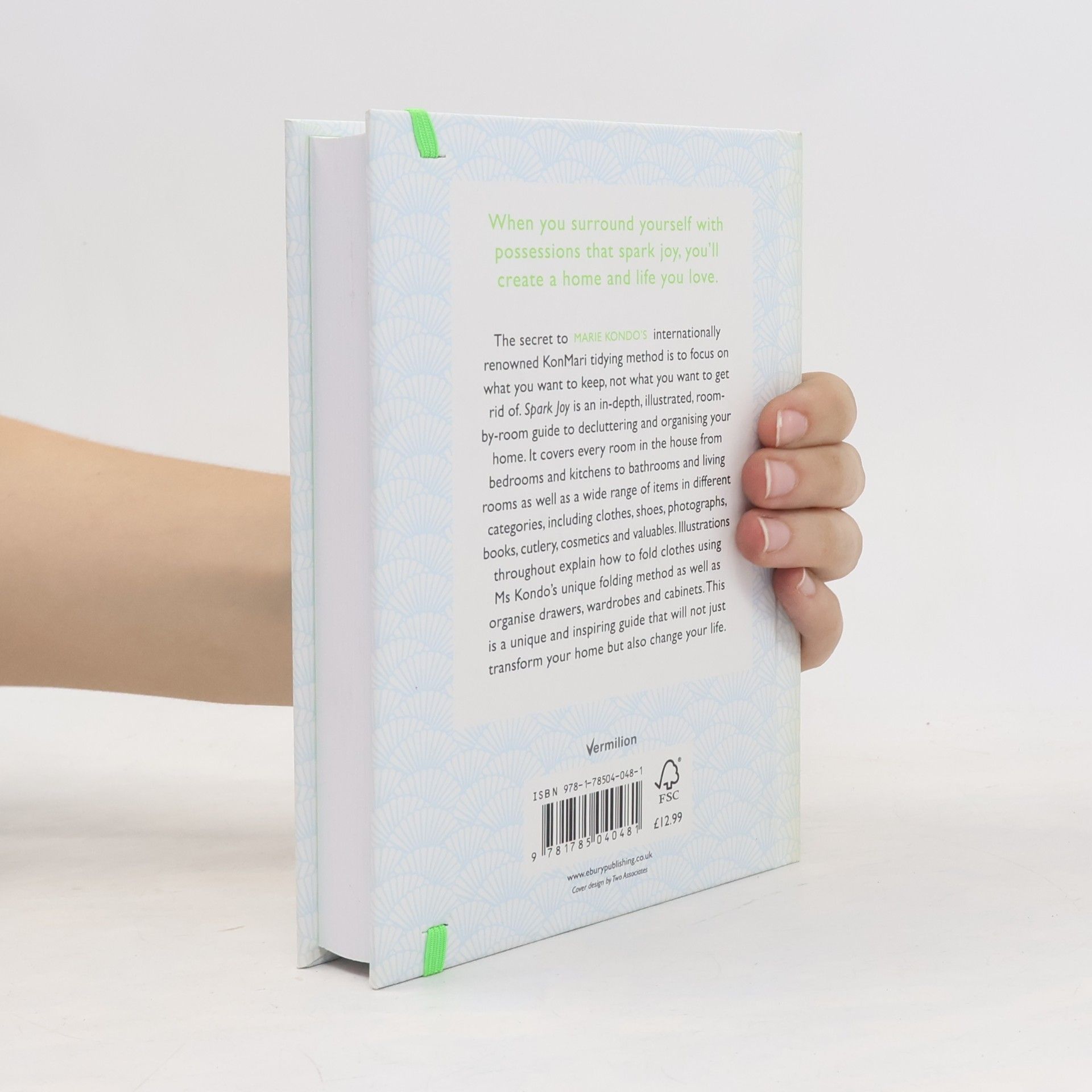 Marie Kondo Spark joy. An illustrated guide to the japanese art of tidying