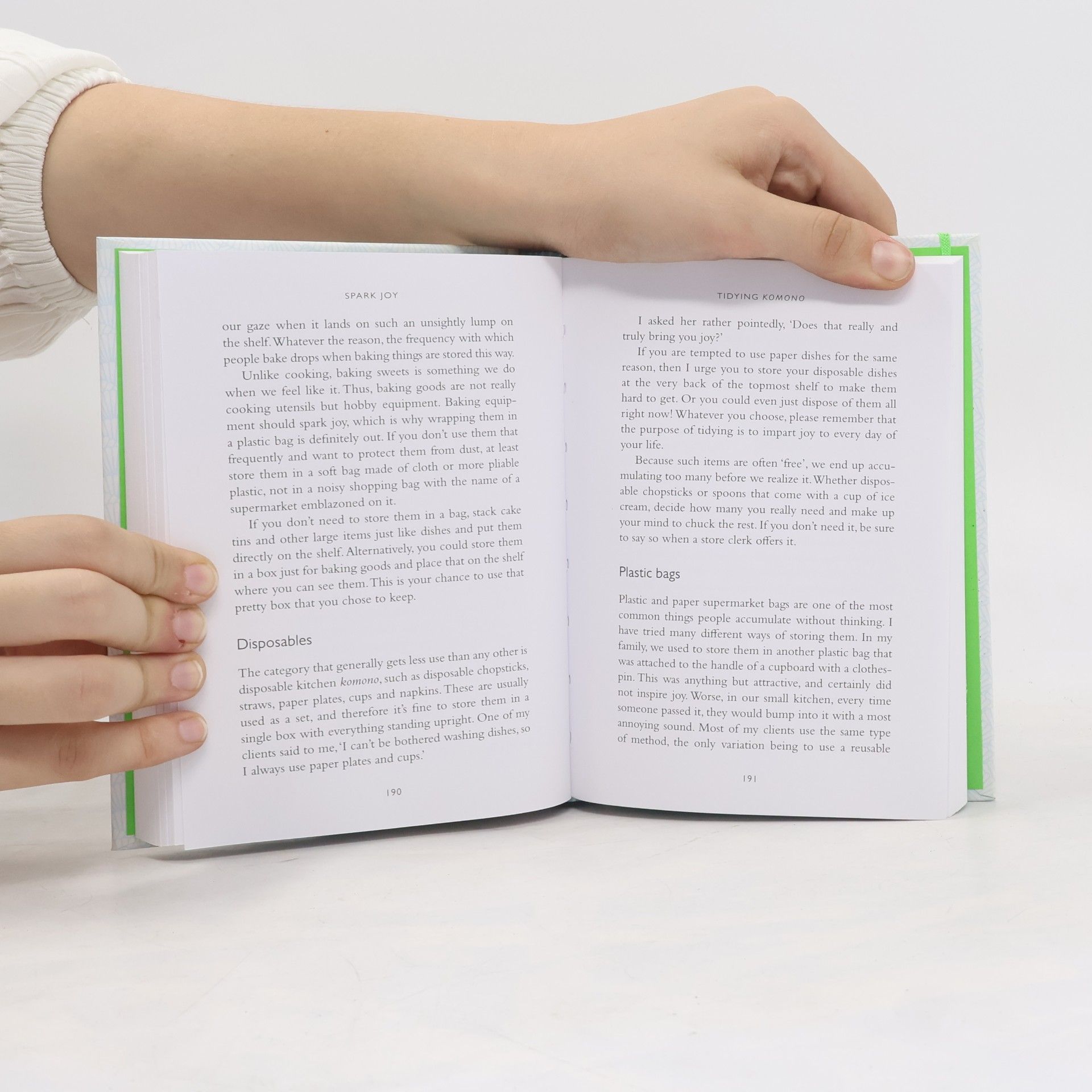 Marie Kondo Spark joy. An illustrated guide to the japanese art of tidying