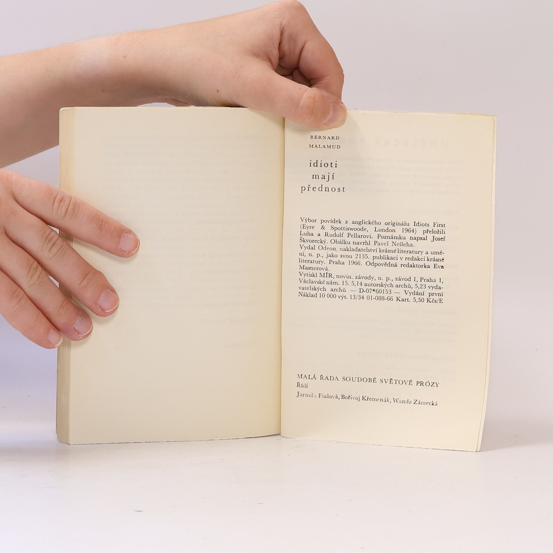 Bernard Malamud Idioti mají přednost